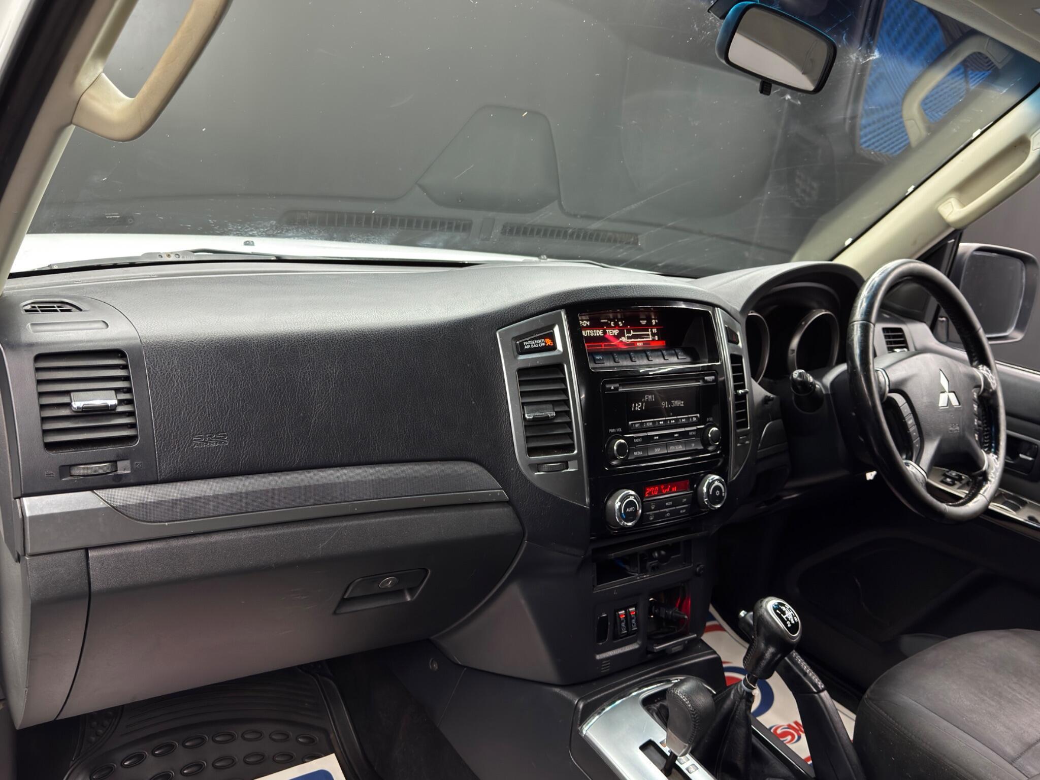 Mitsubishi Shogun - Image 11