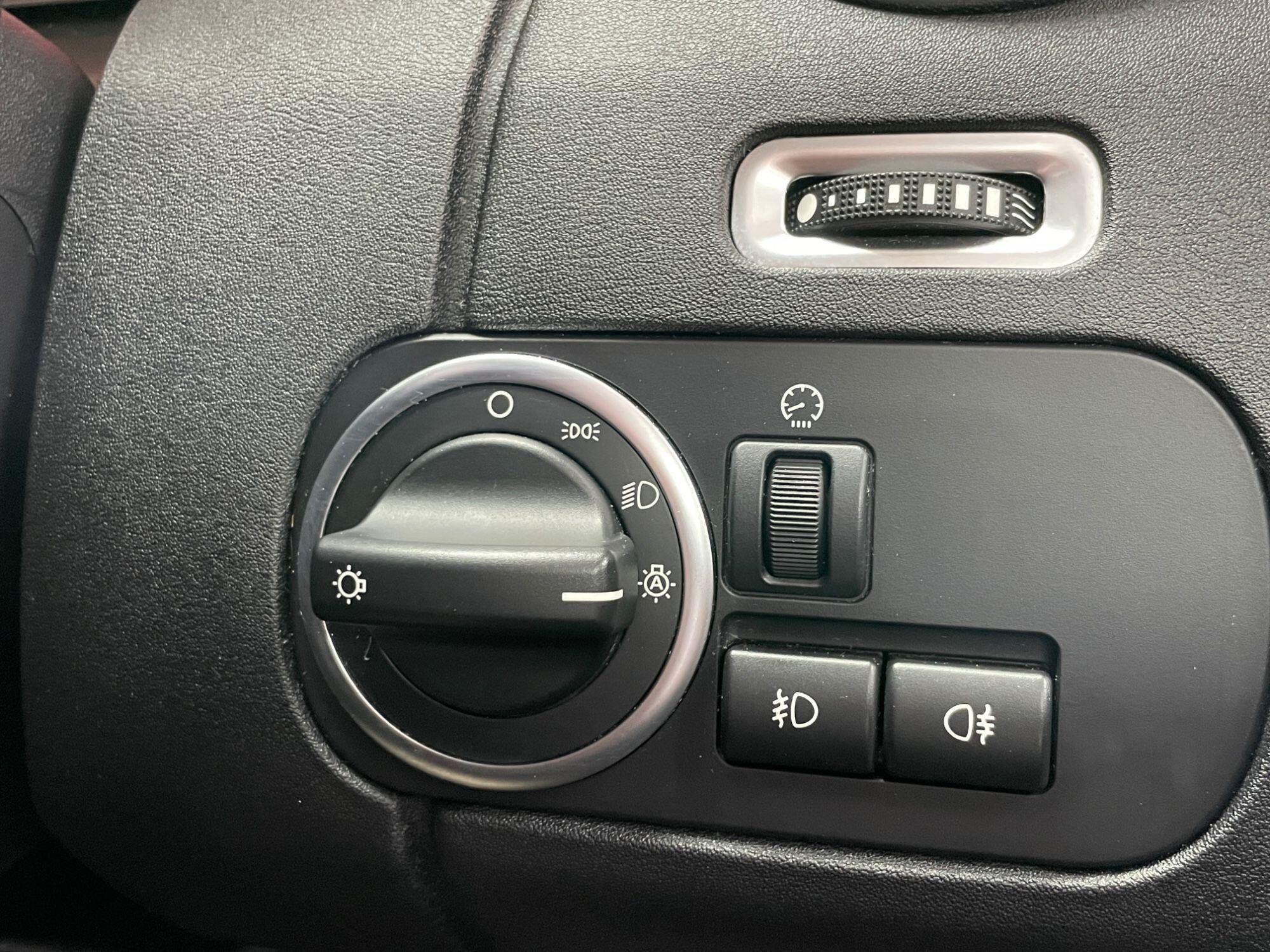 Land Rover DISCOVERY 4 - Image 43