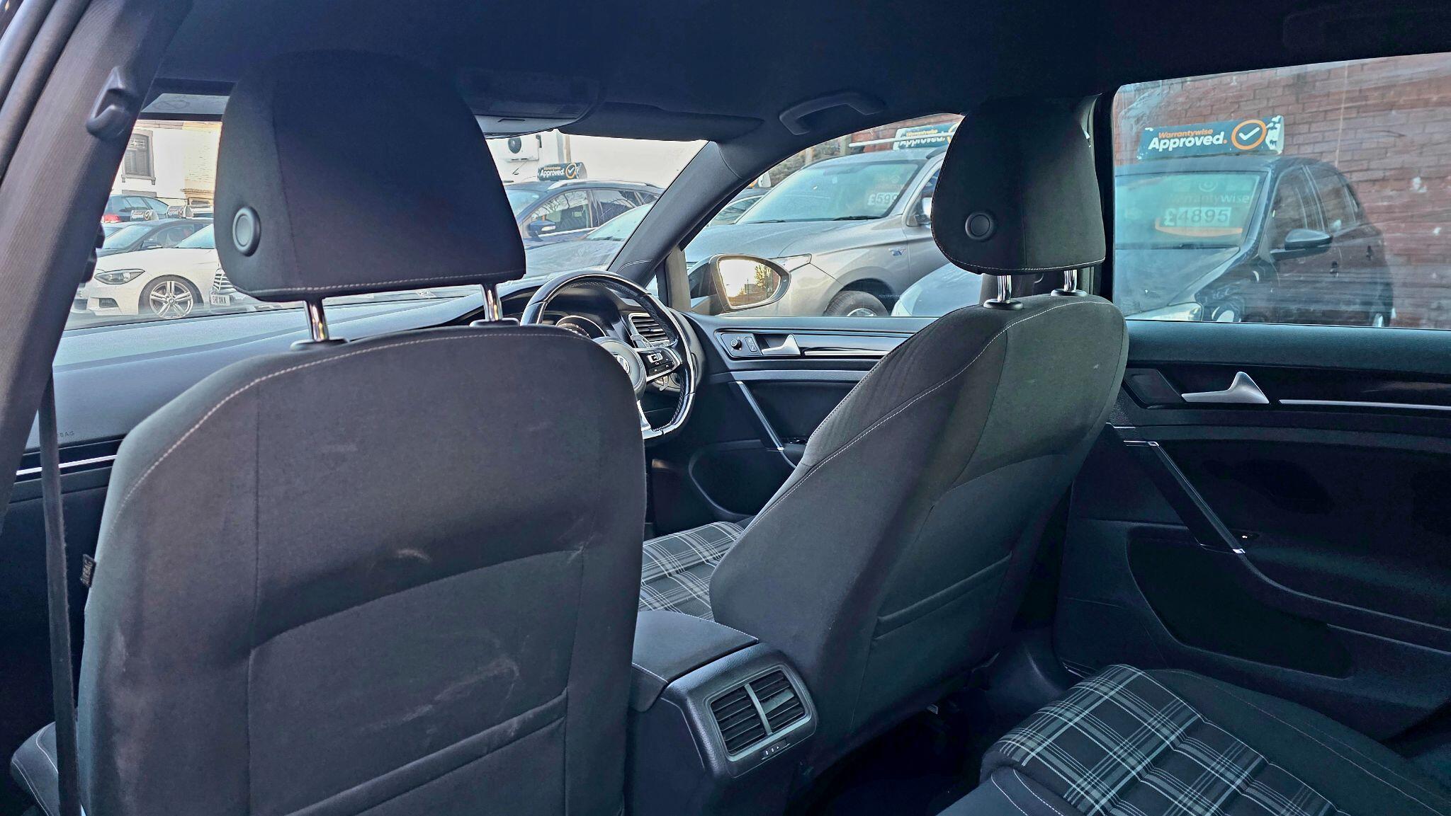 Volkswagen Golf - Image 19