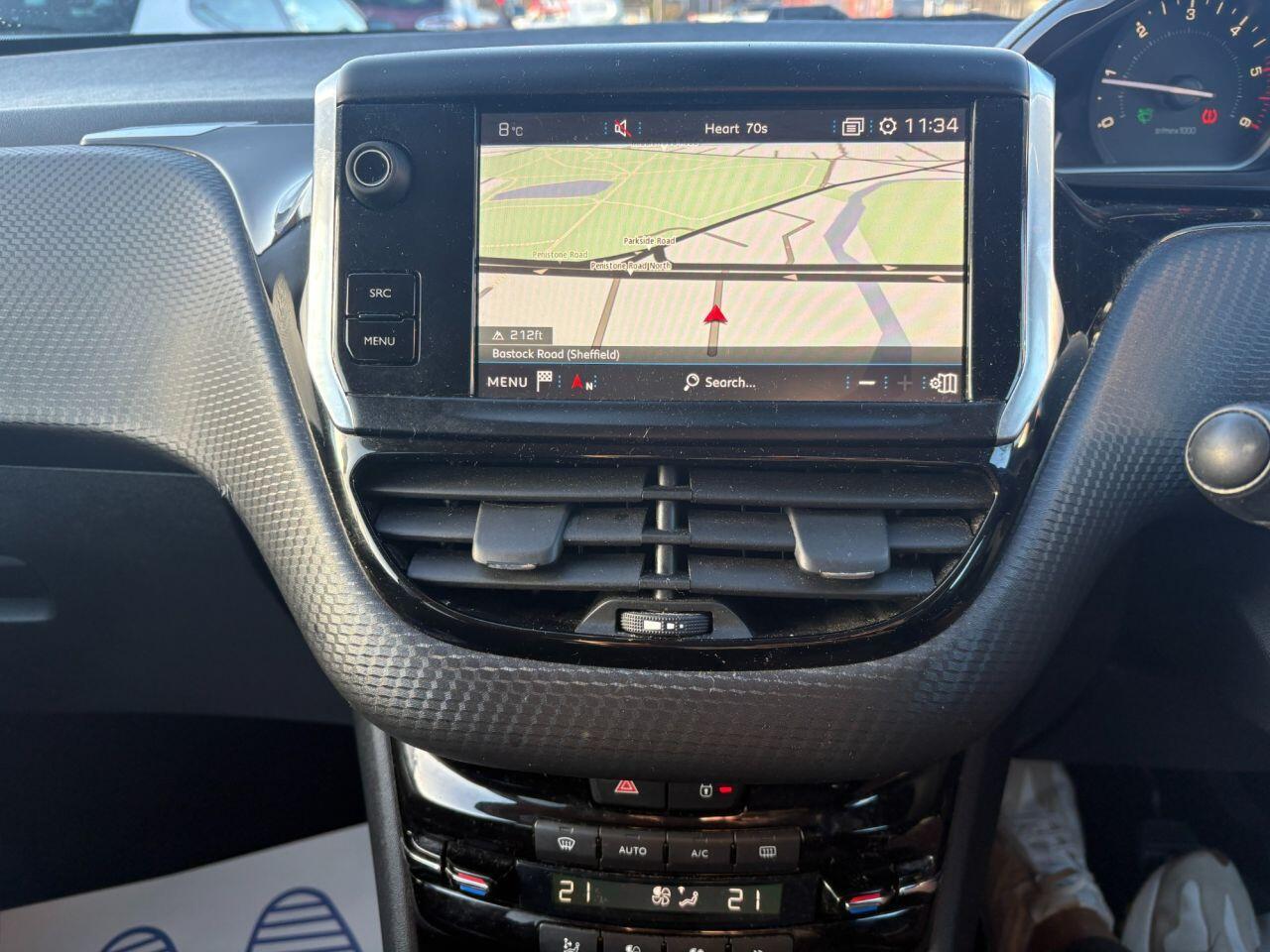 Peugeot 208 - Image 12