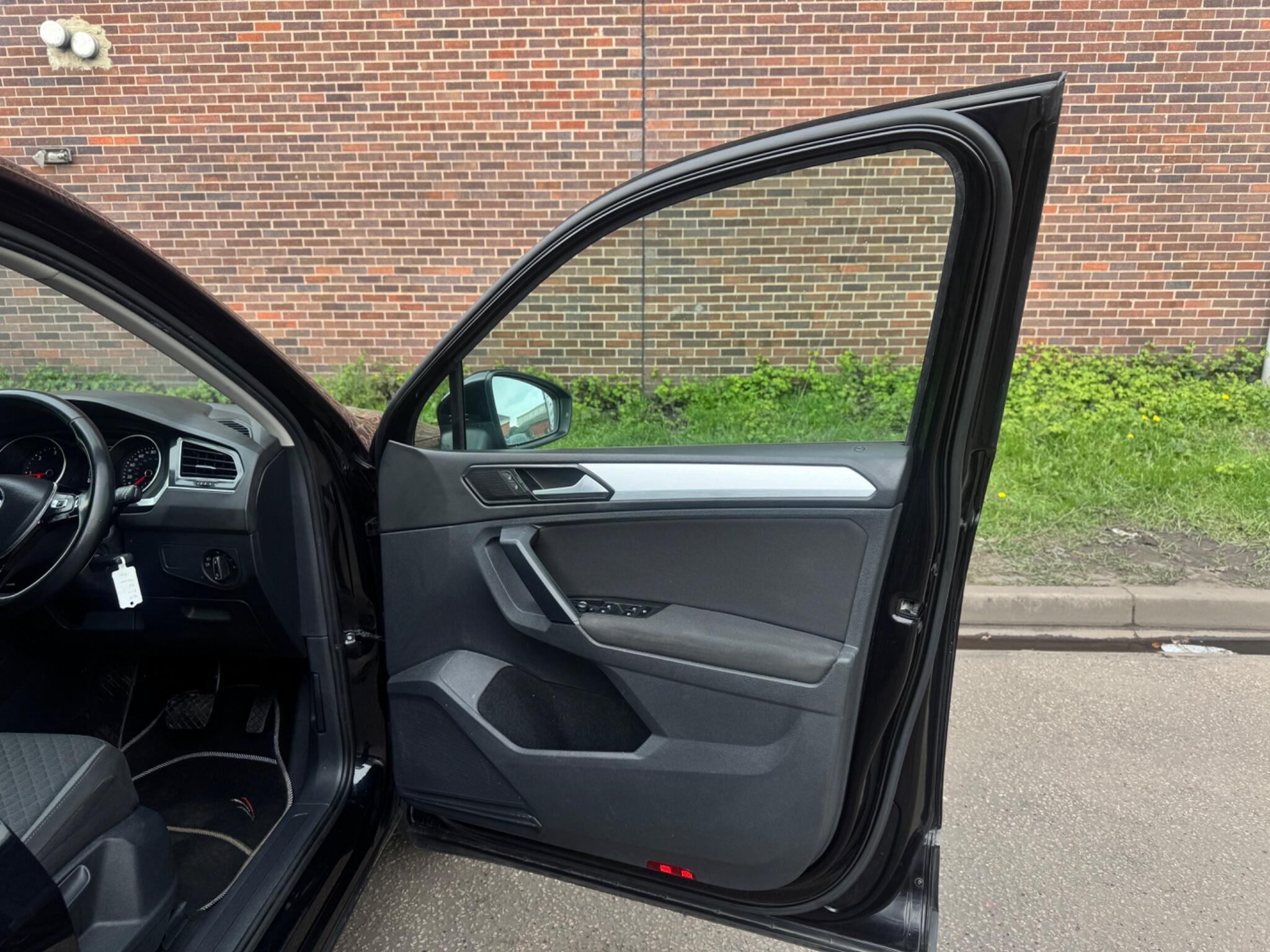 Volkswagen Tiguan - Image 44