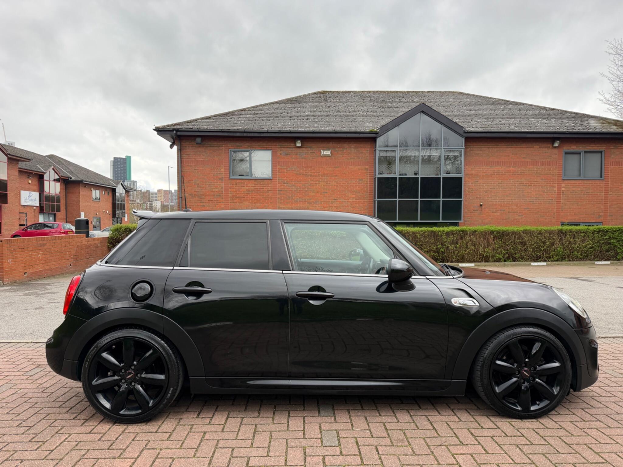 MINI Hatch - Image 7