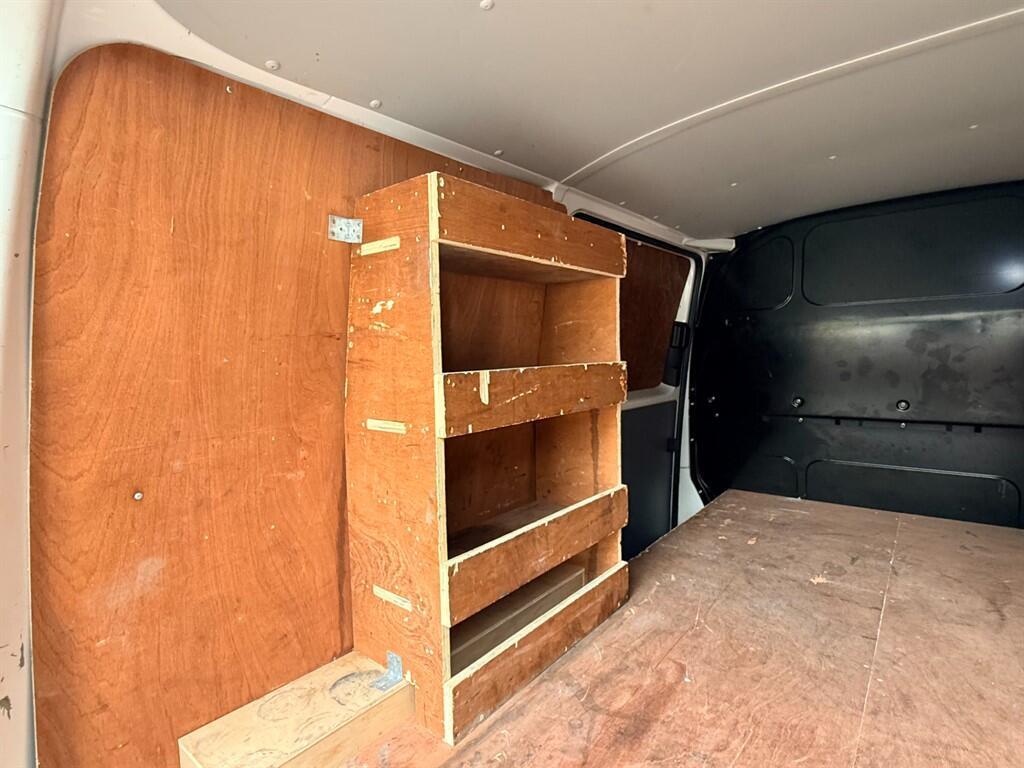 Volkswagen Transporter - Image 11