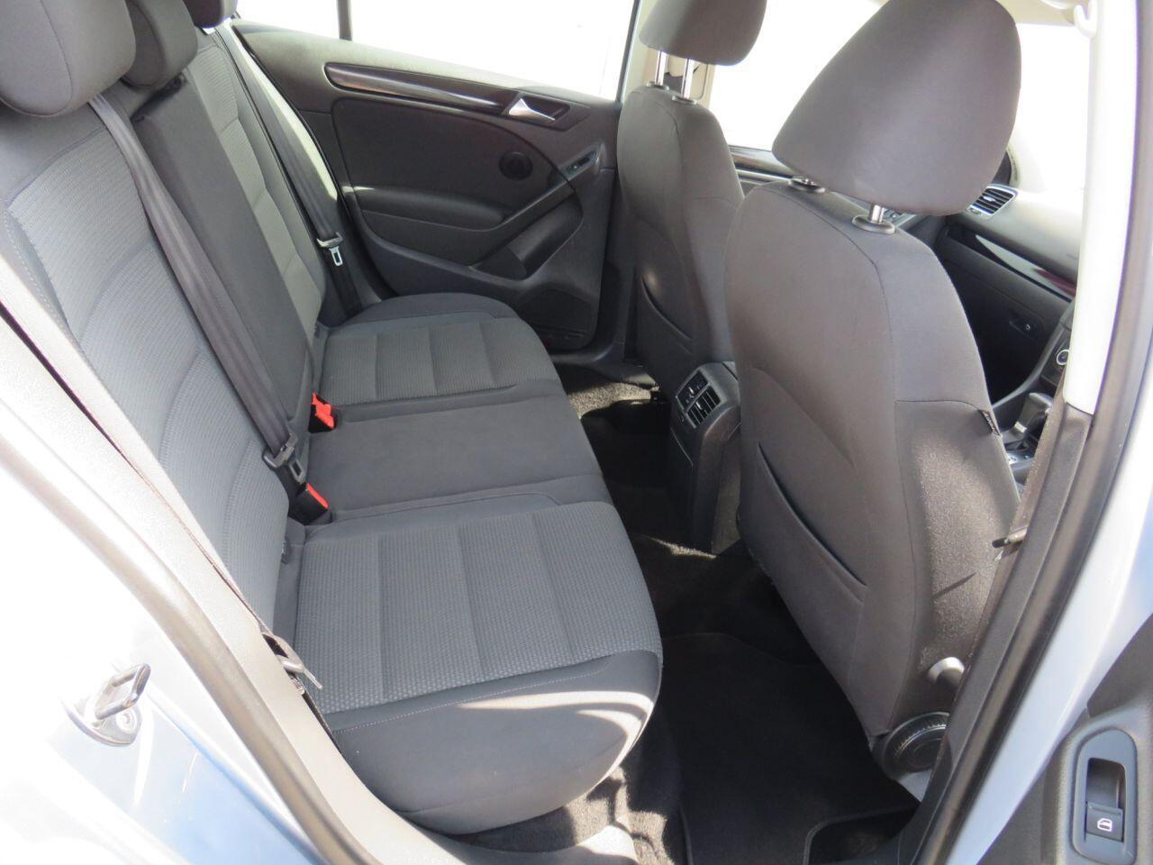 Volkswagen Golf - Image 8