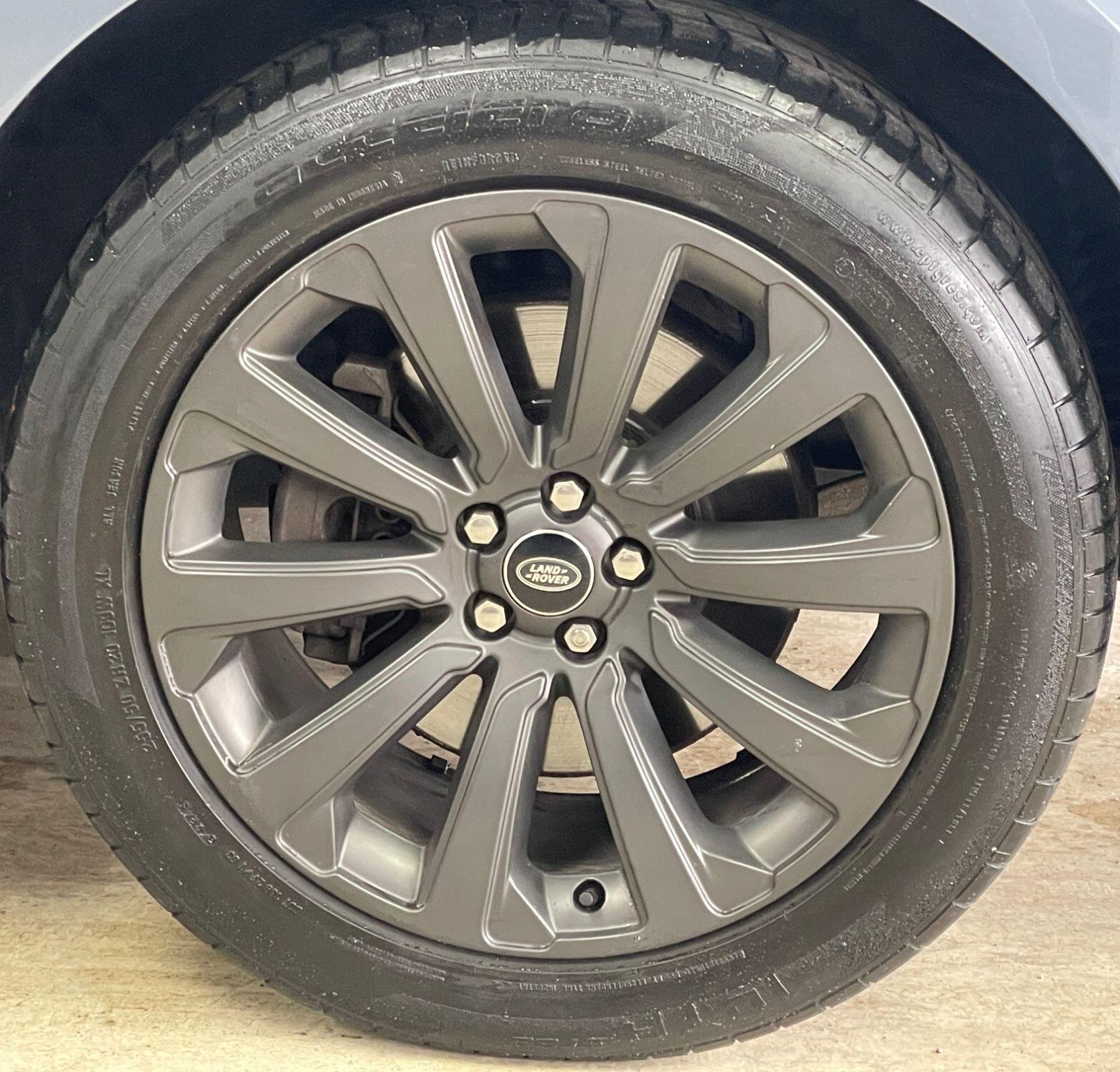 Land Rover Range Rover Velar - Image 15