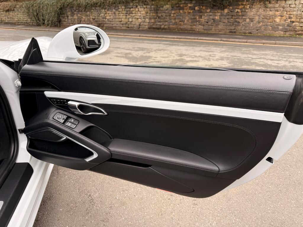 Porsche 911 - Image 48