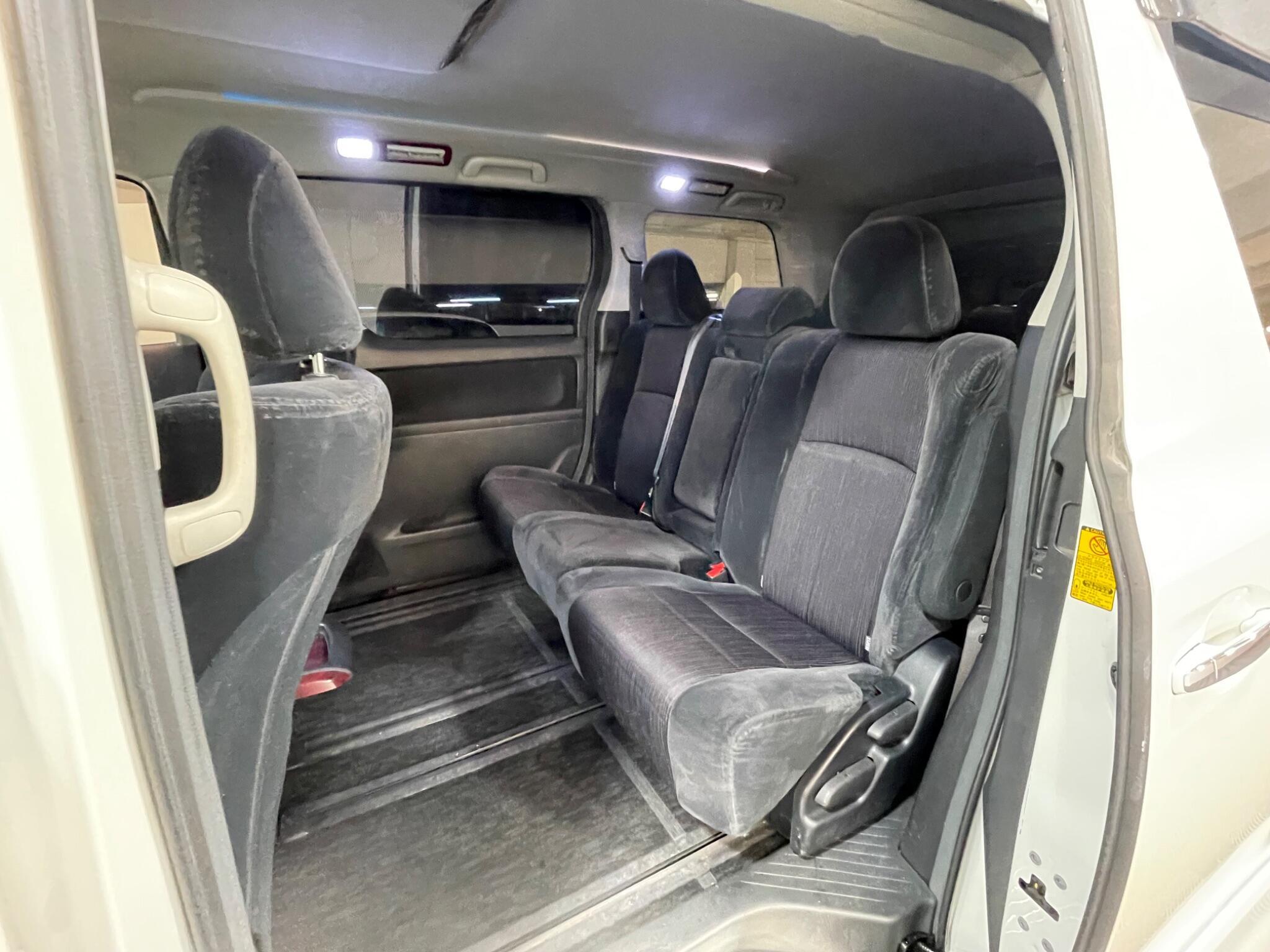 Toyota Vellfire - Image 13