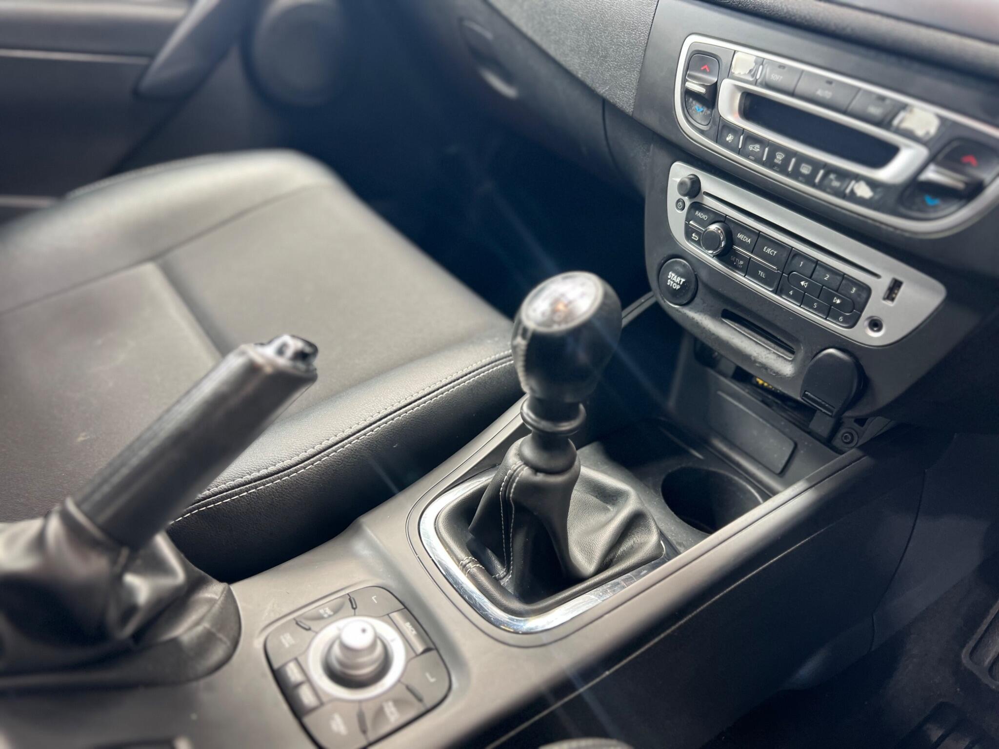 Renault Megane - Image 18