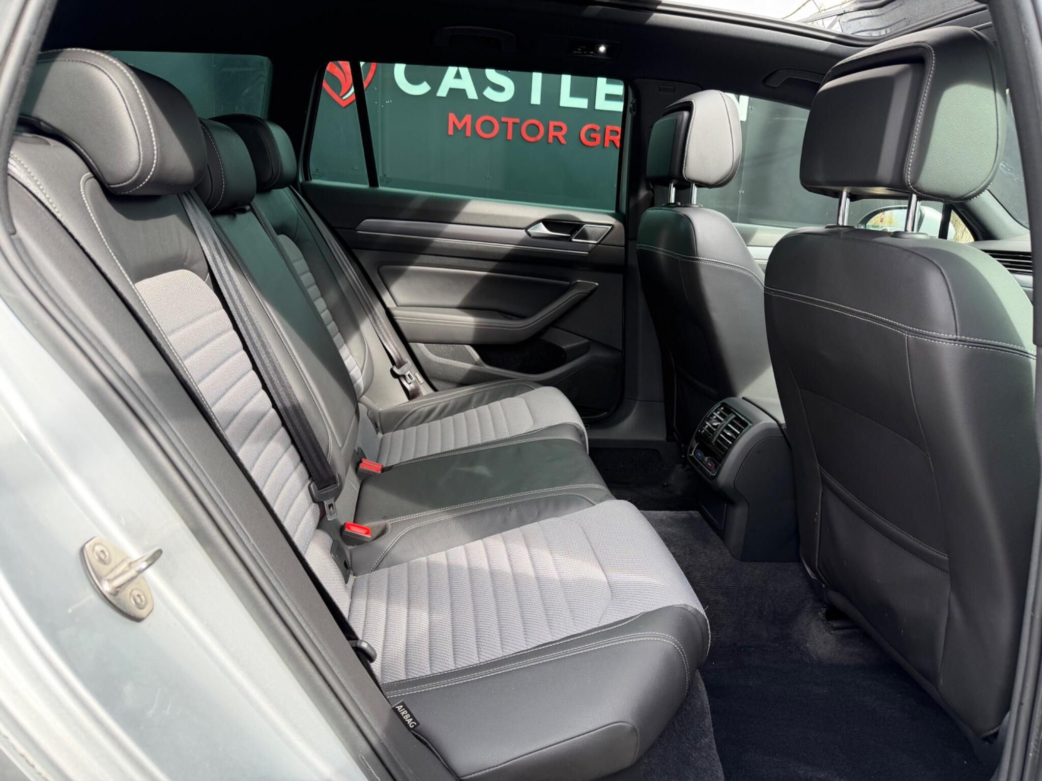 Volkswagen Passat - Image 27