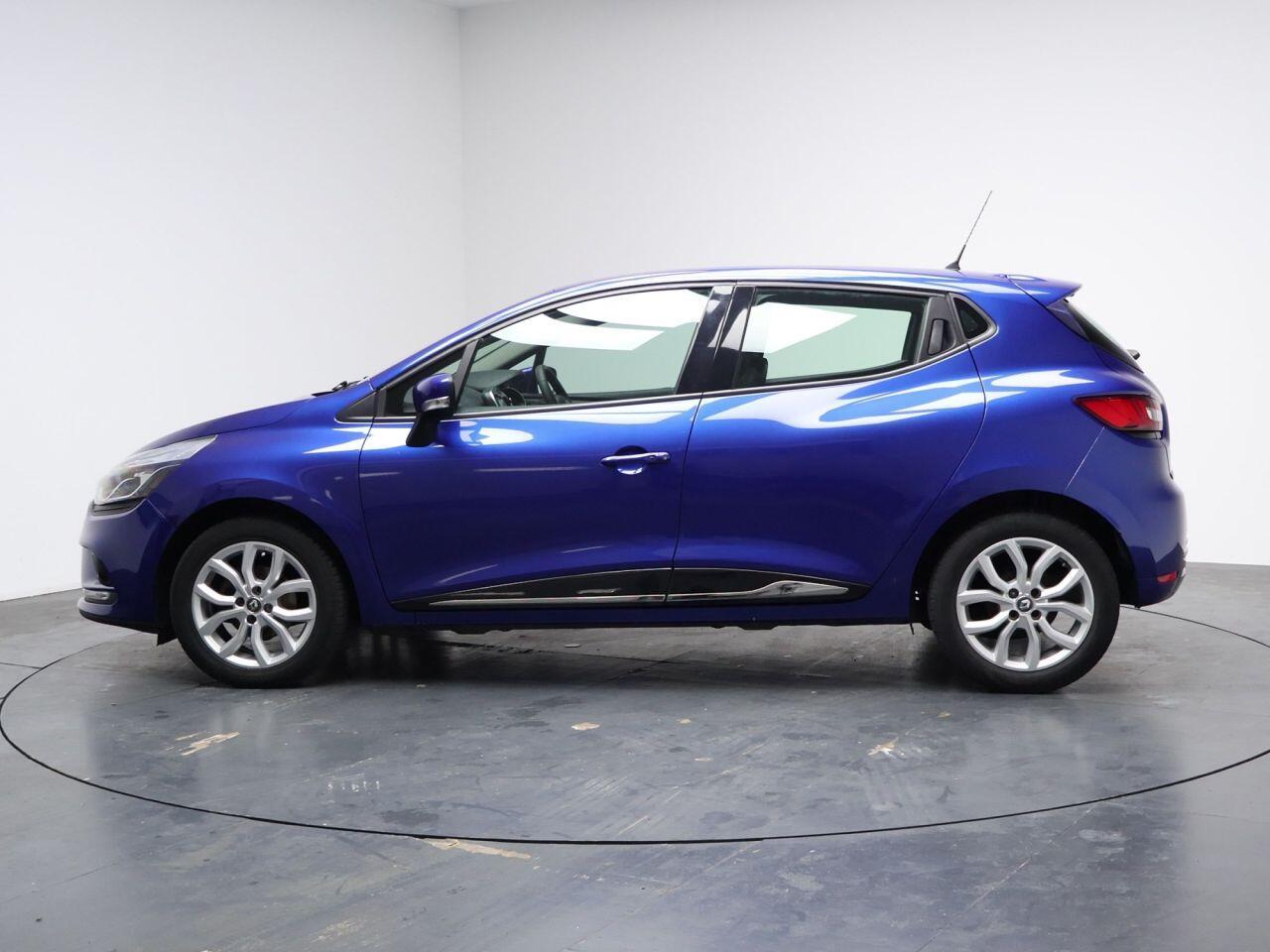 Renault Clio - Image 9