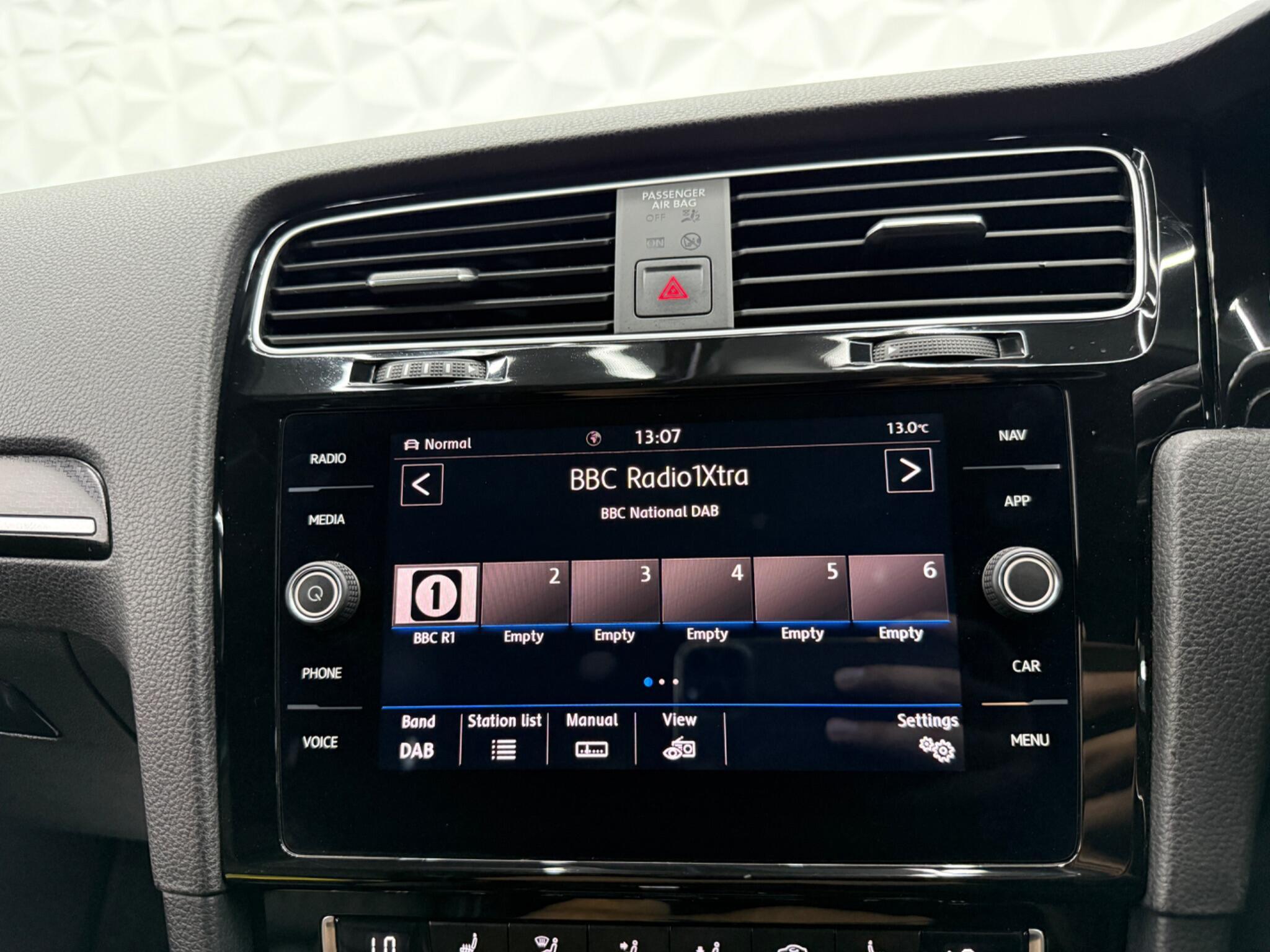 Volkswagen Golf - Image 36