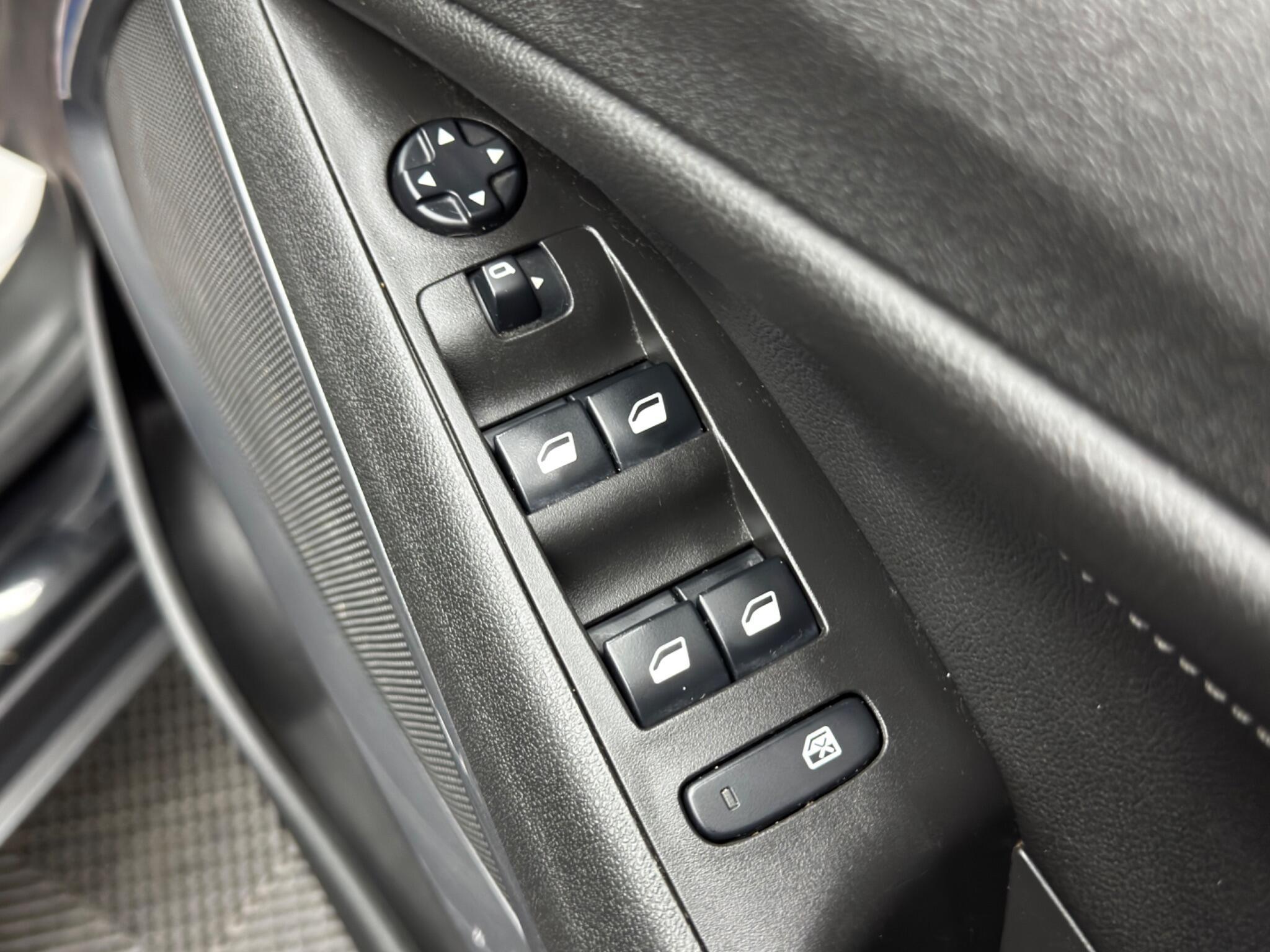 Vauxhall Crossland - Image 38