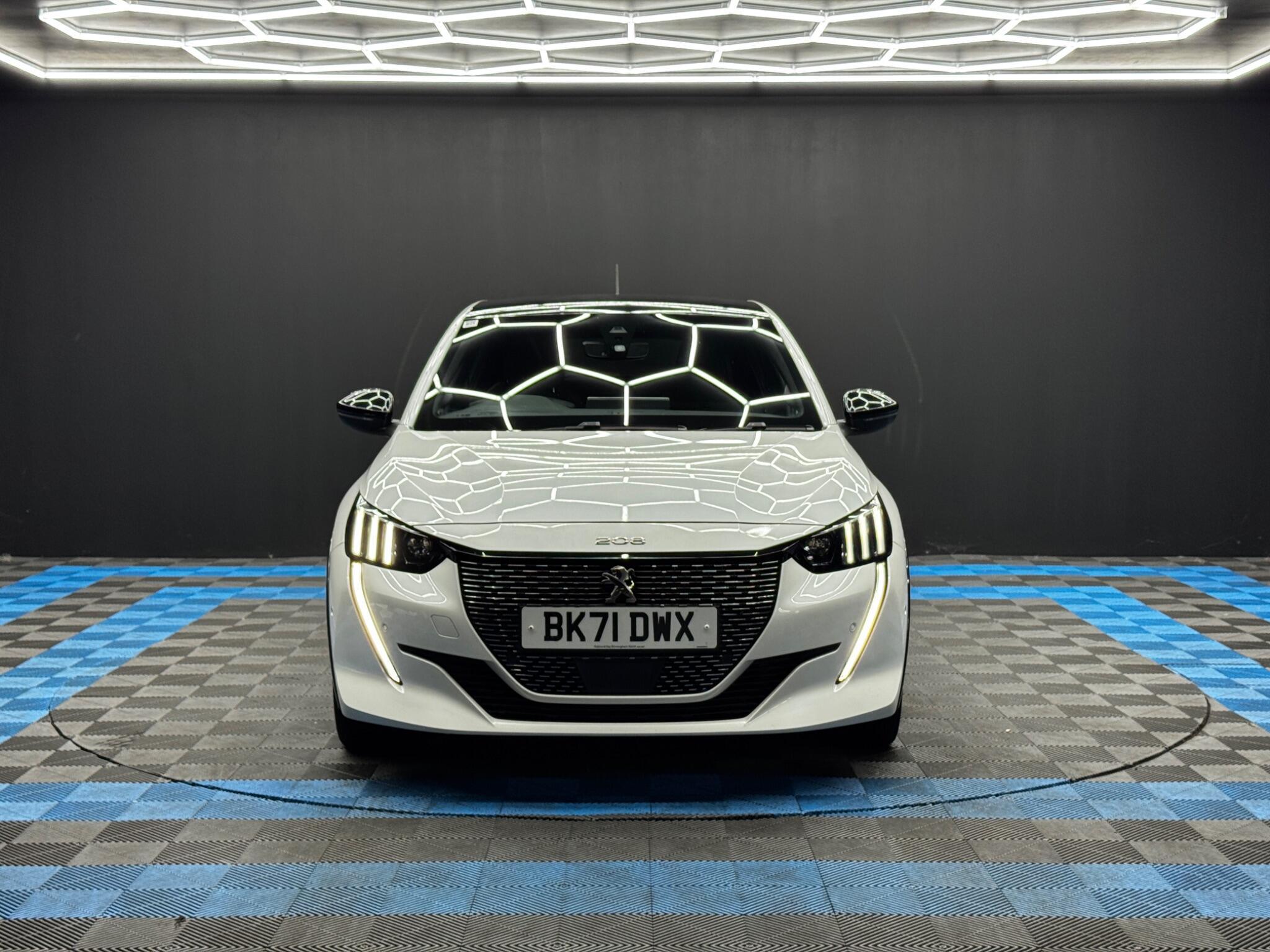 Peugeot 208 - Image 2