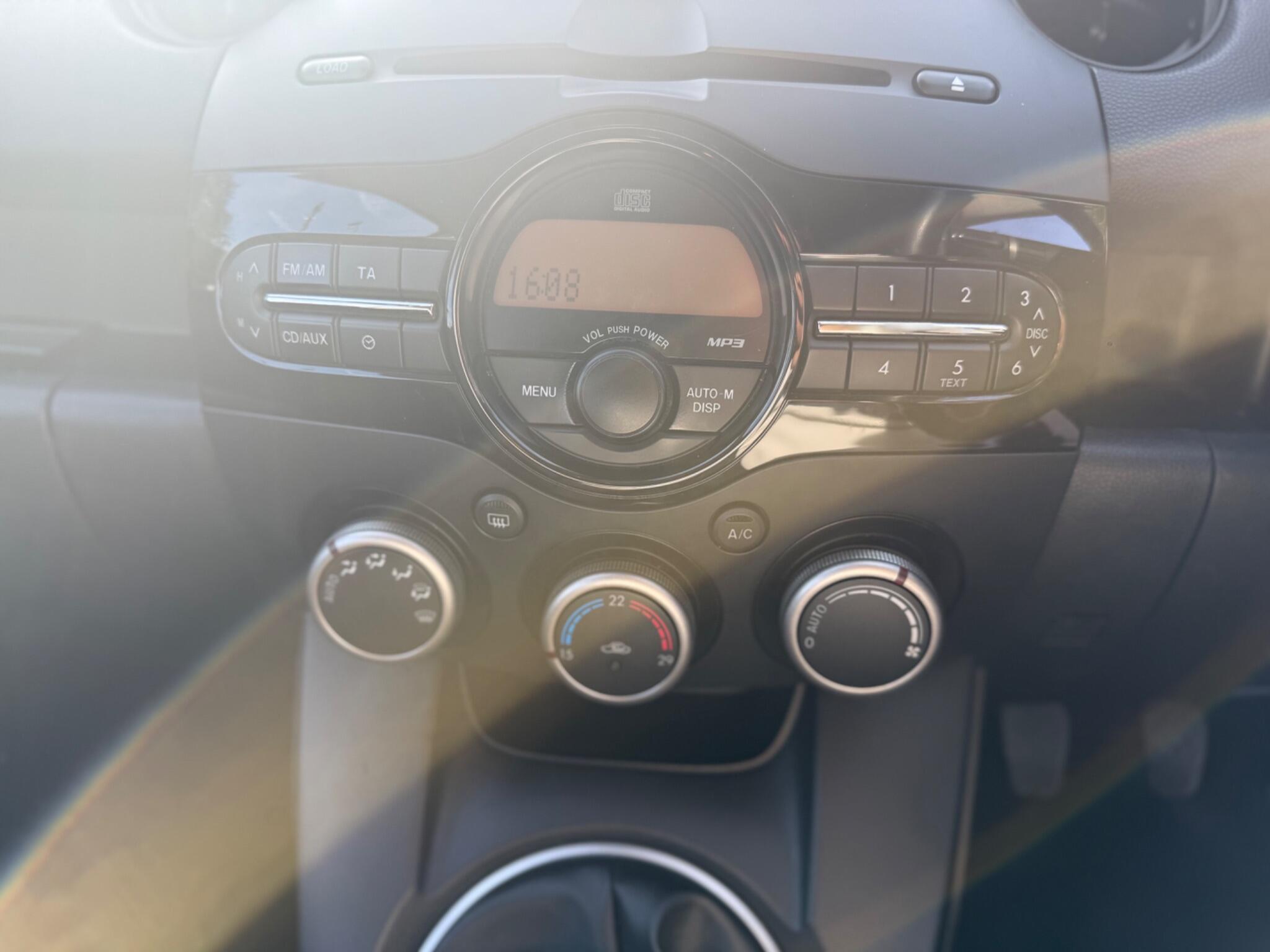 Mazda MAZDA2 - Image 9