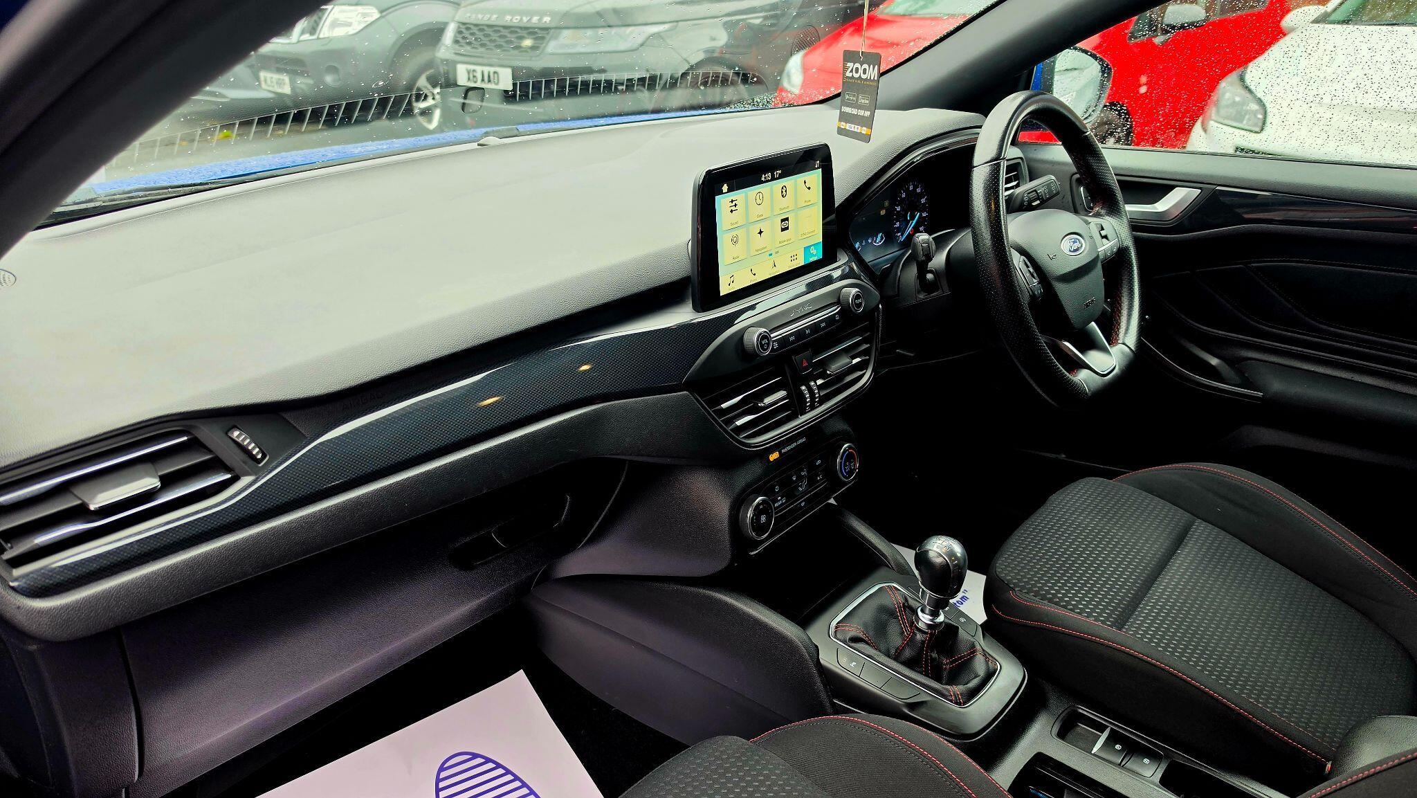 Ford Focus - Image 13