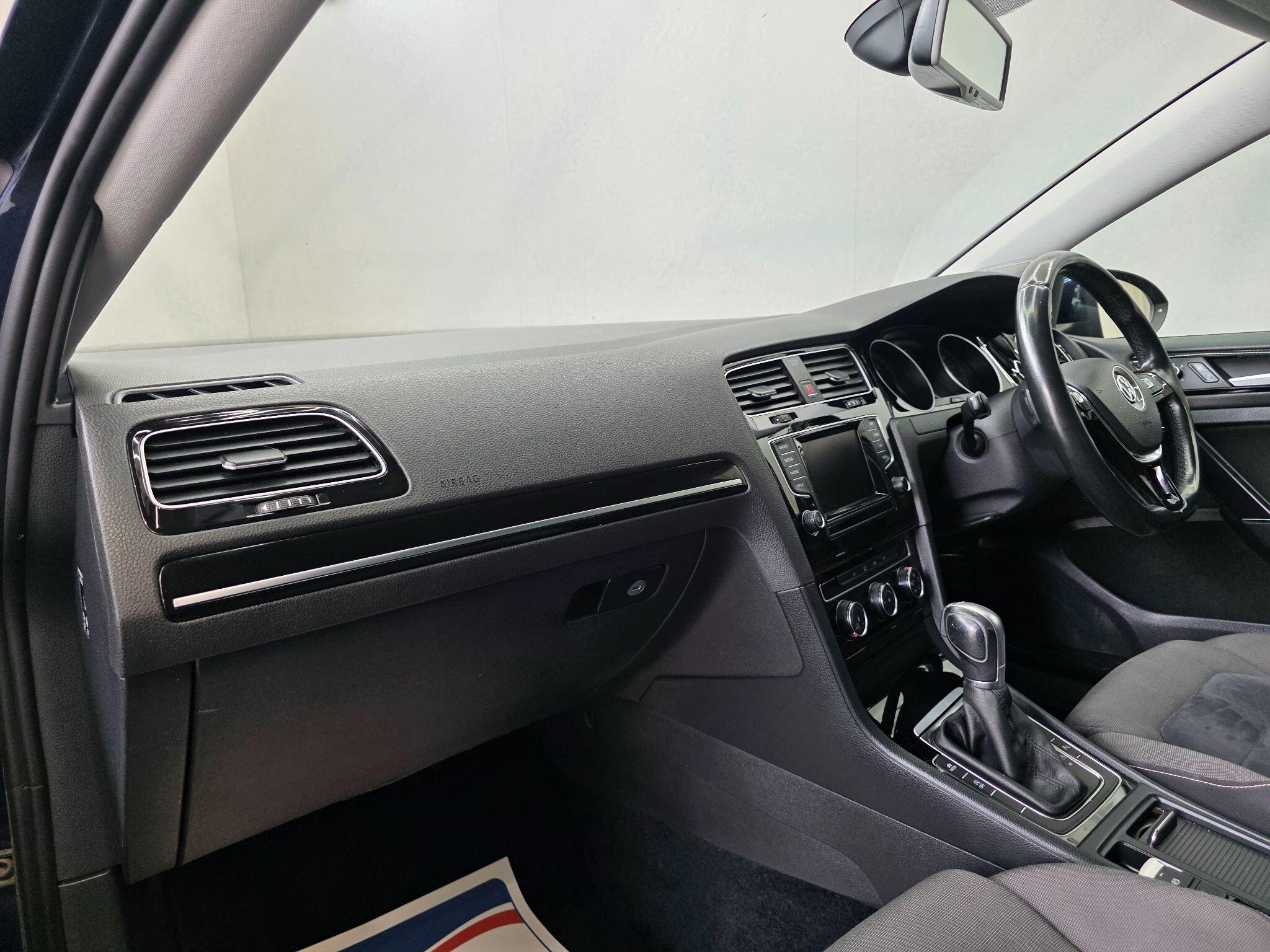Volkswagen Golf - Image 13