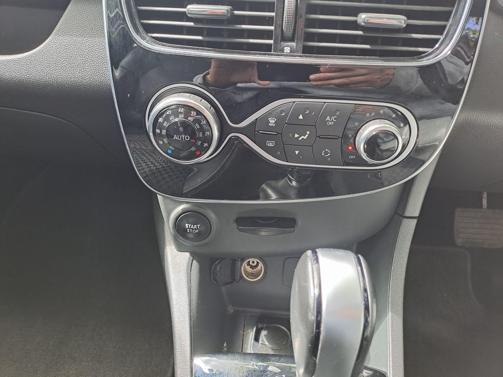 Renault Clio - Image 32