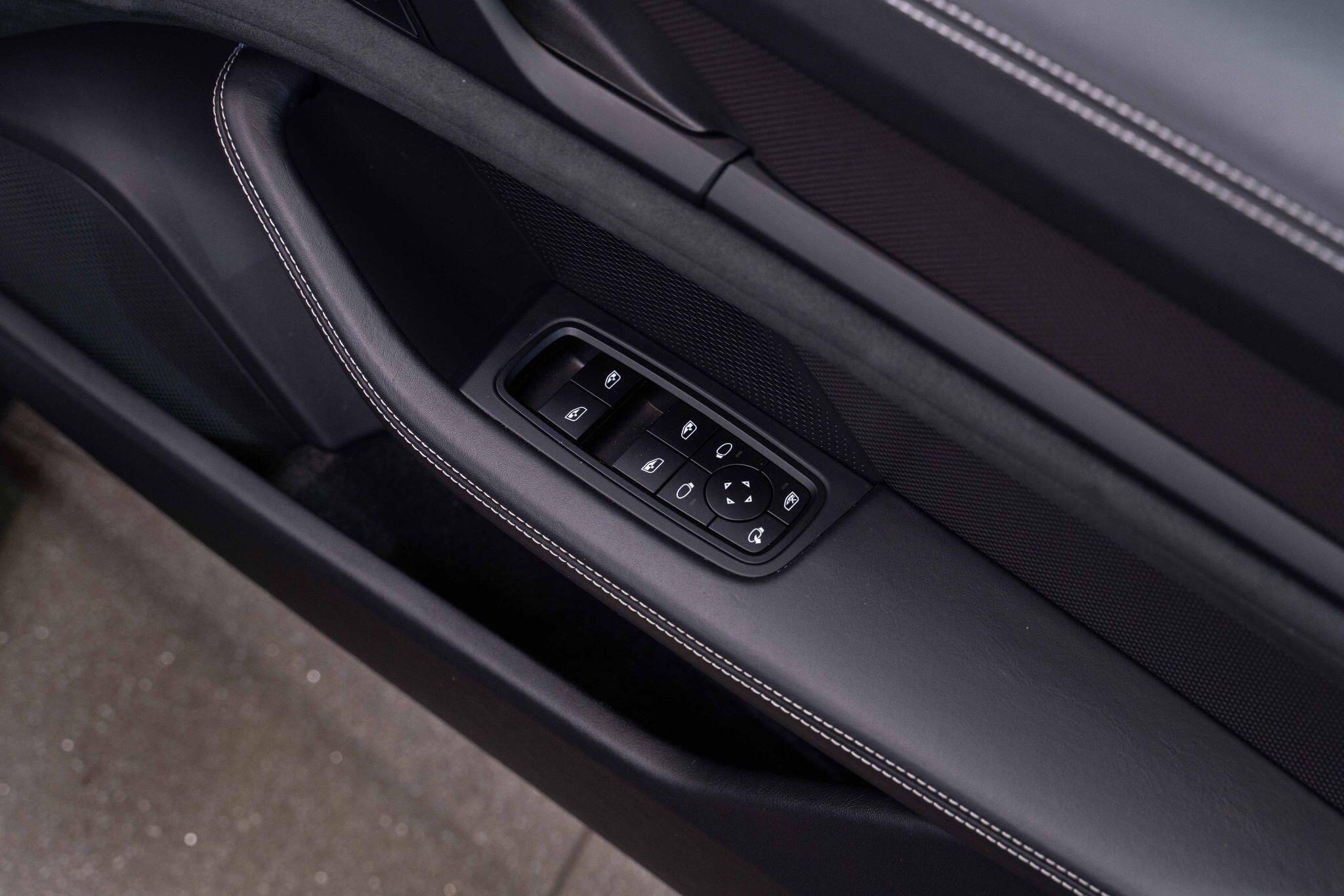 Porsche Taycan - Image 32