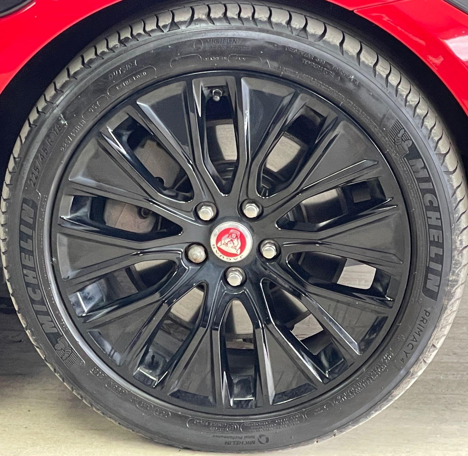 Jaguar XE - Image 16