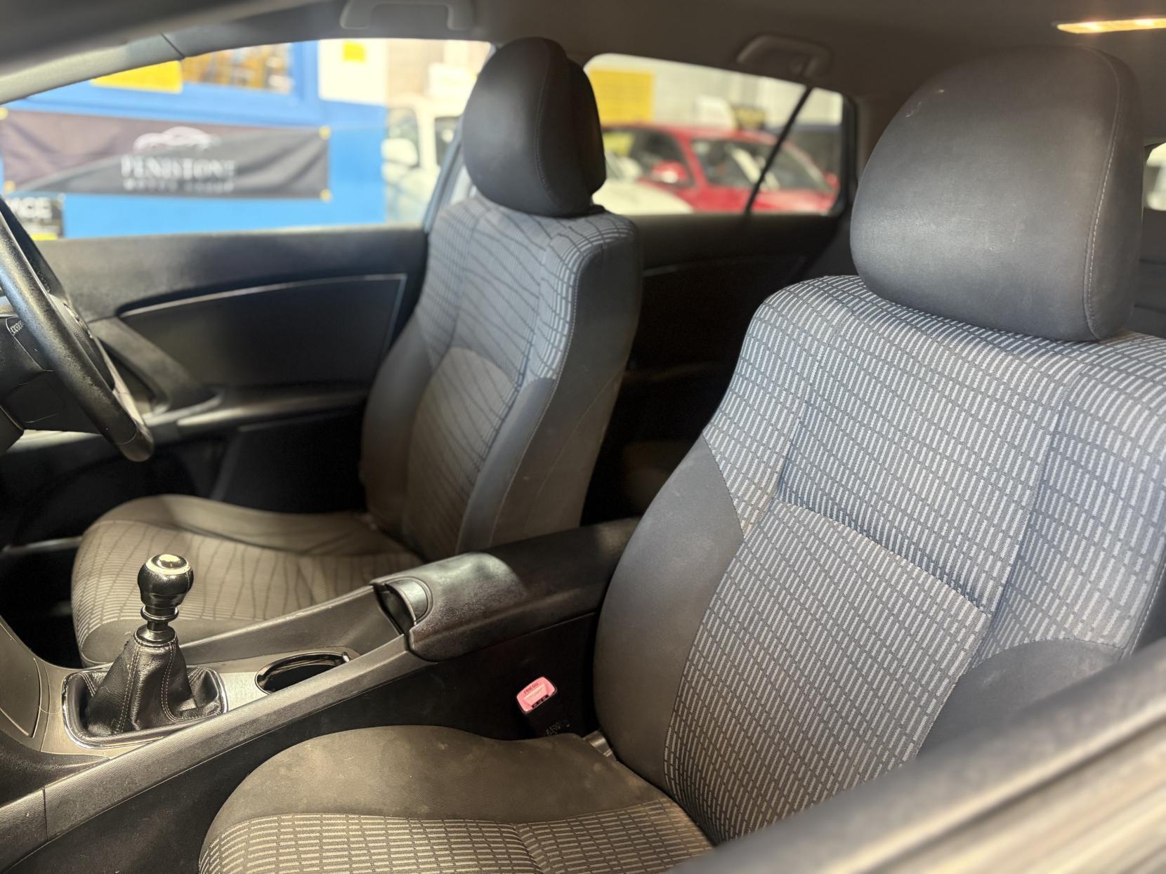 Toyota Avensis - Image 18