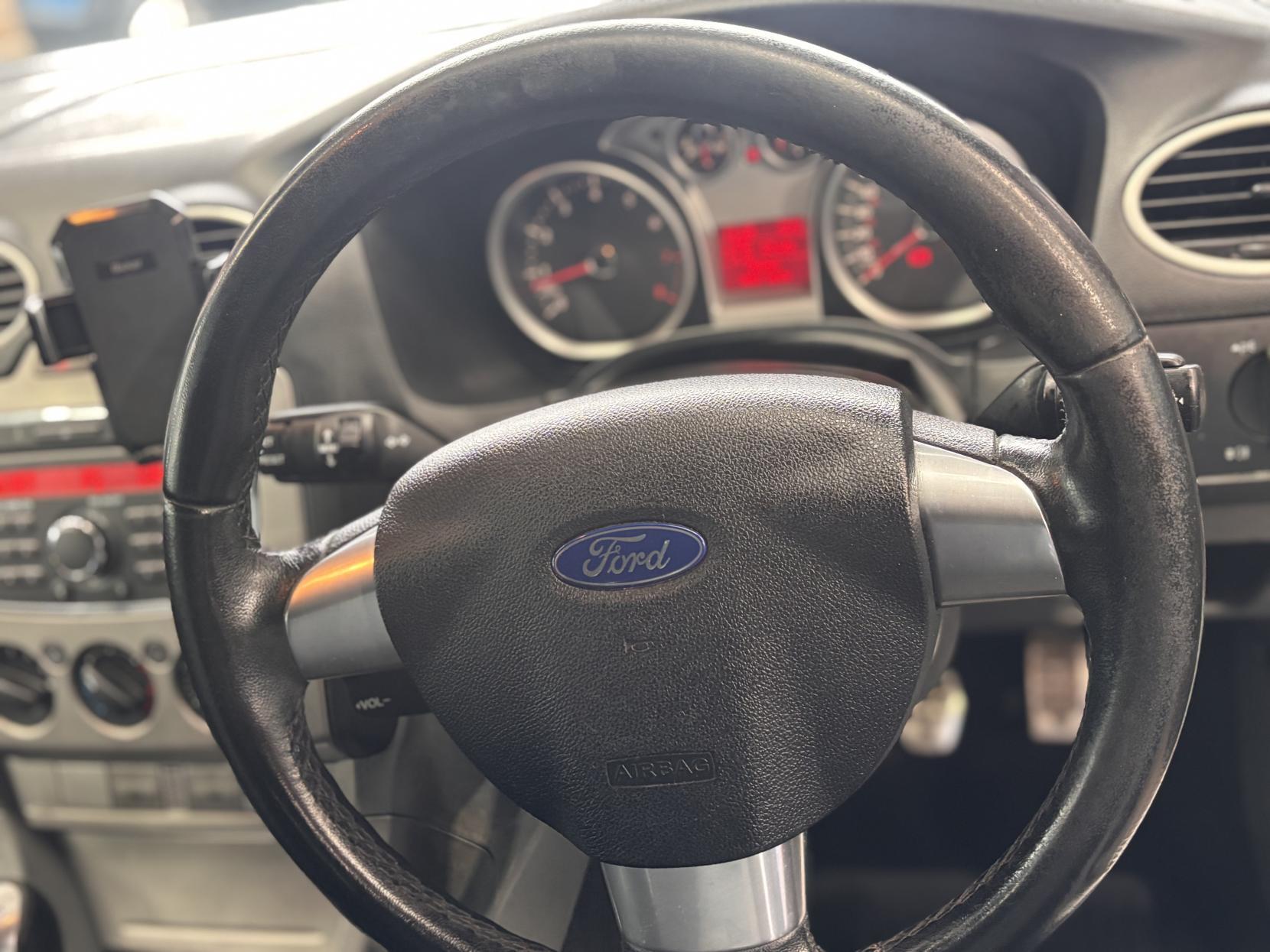 Ford Focus - Image 20
