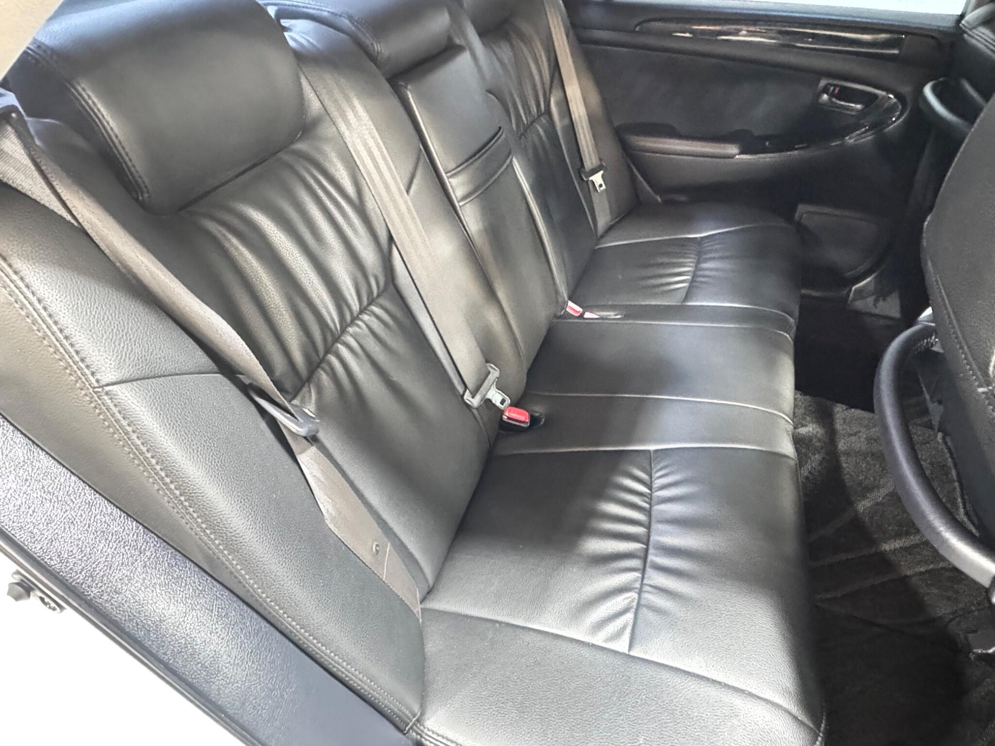 Toyota CROWN - Image 12