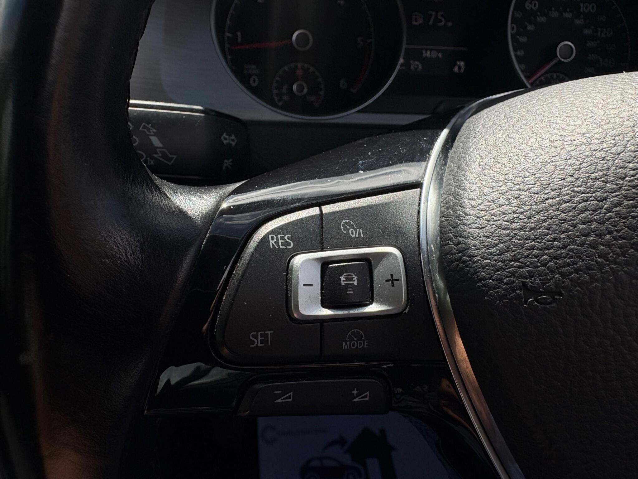 Volkswagen Golf - Image 31