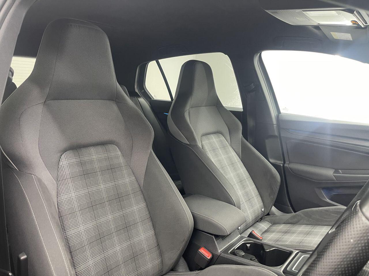 Volkswagen Golf - Image 32