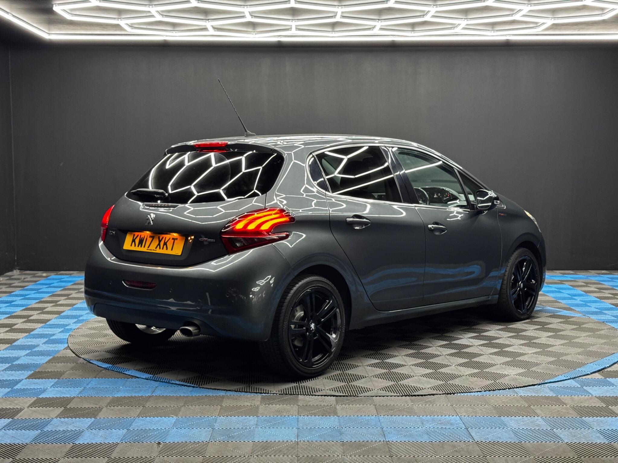 Peugeot 208 - Image 5