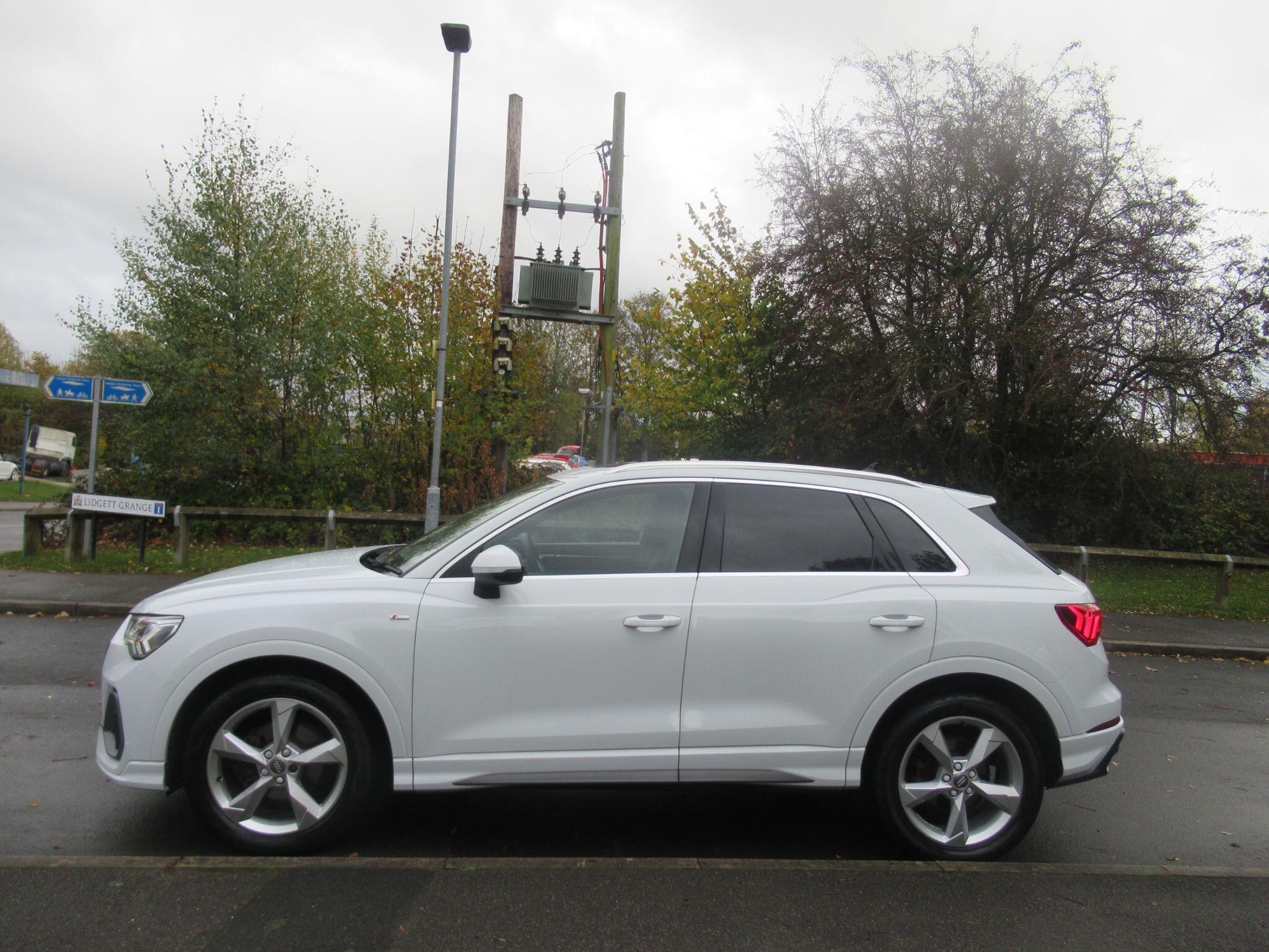 Audi Q3 - Image 8