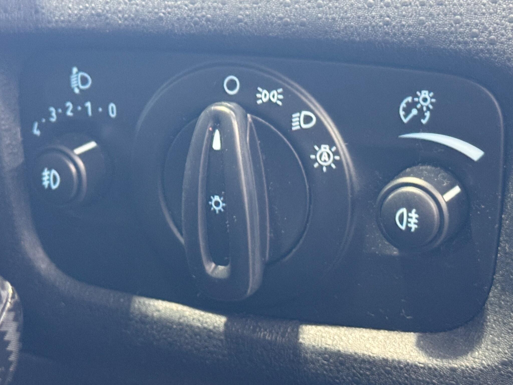 Ford Fiesta - Image 29