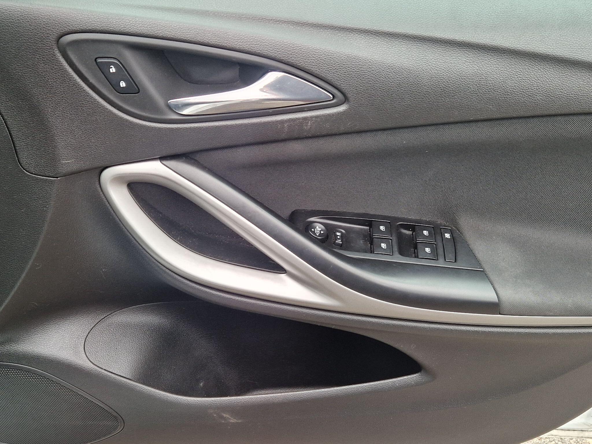 Vauxhall Astra - Image 31