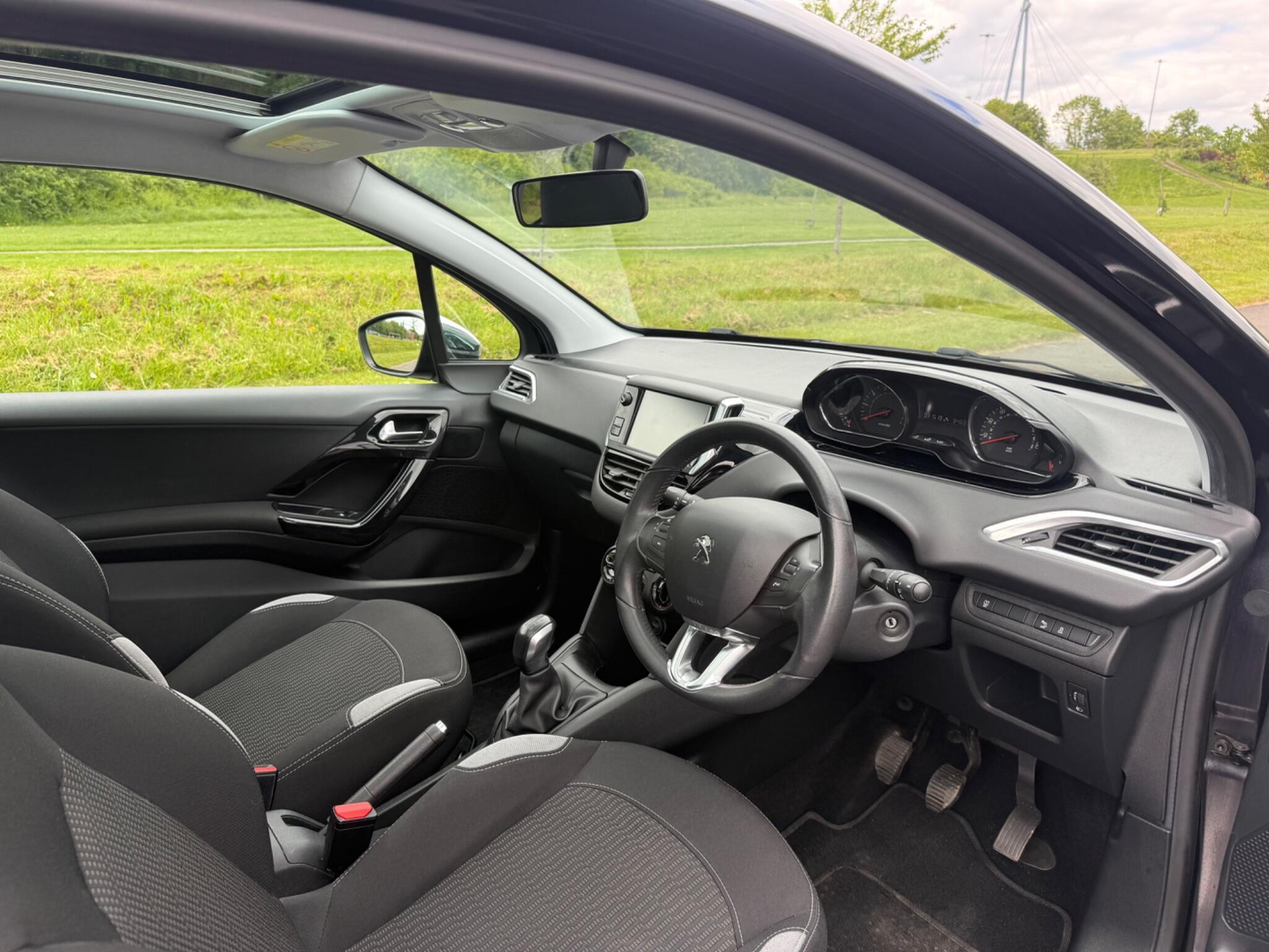 Peugeot 208 - Image 15