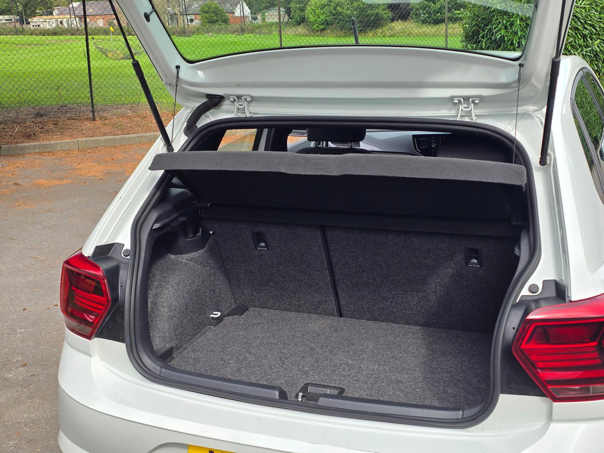 Volkswagen Polo - Image 9