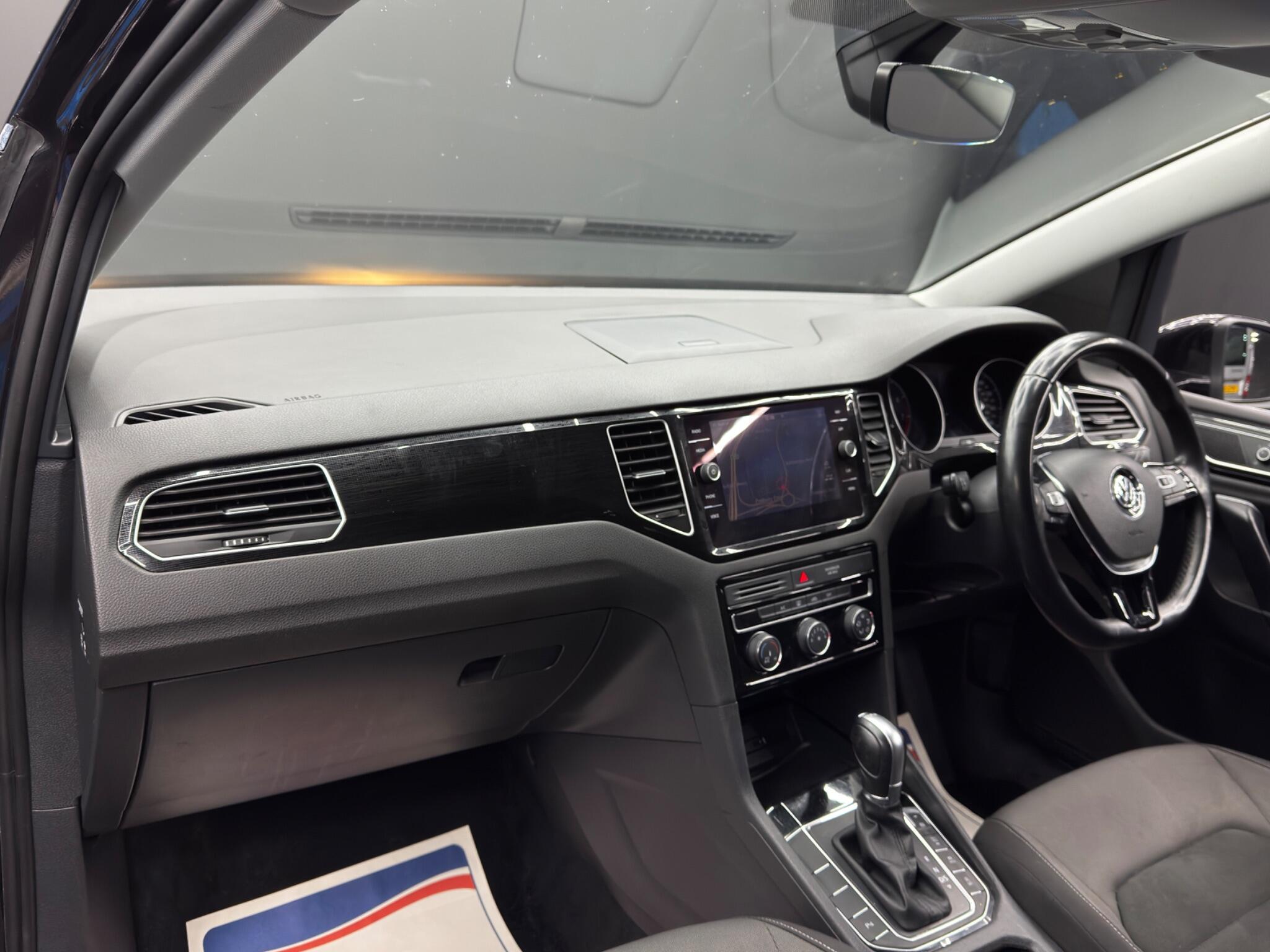 Volkswagen GOLF SV - Image 11