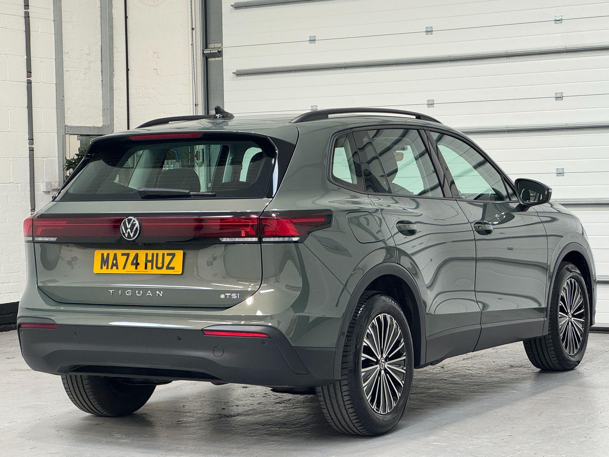Volkswagen Tiguan - Image 12