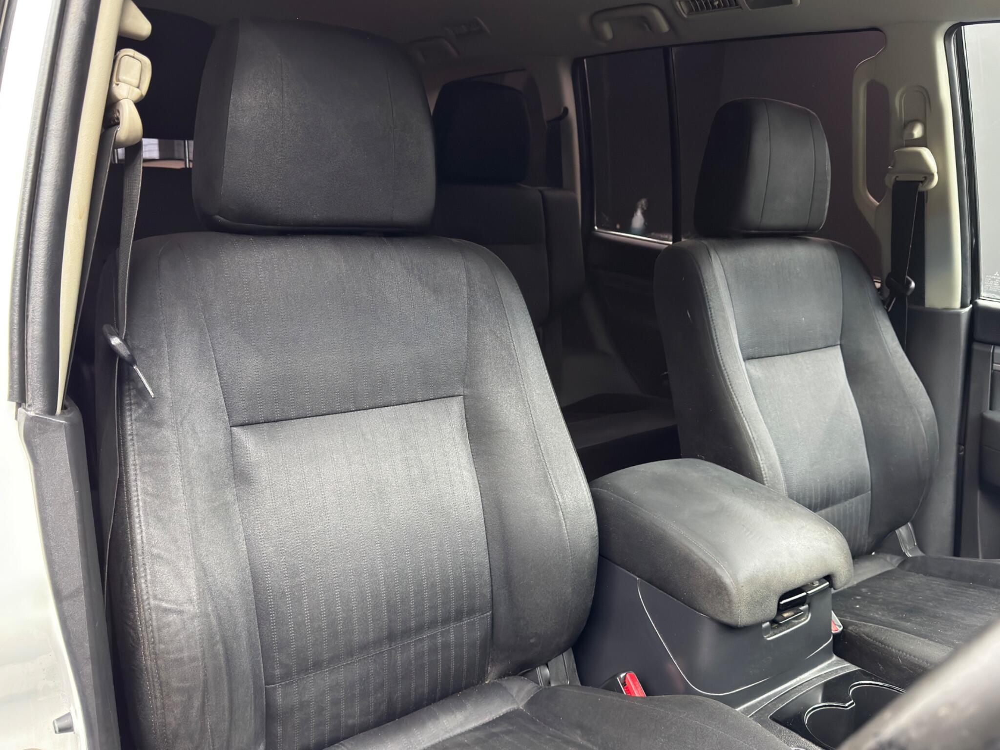 Mitsubishi Shogun - Image 12