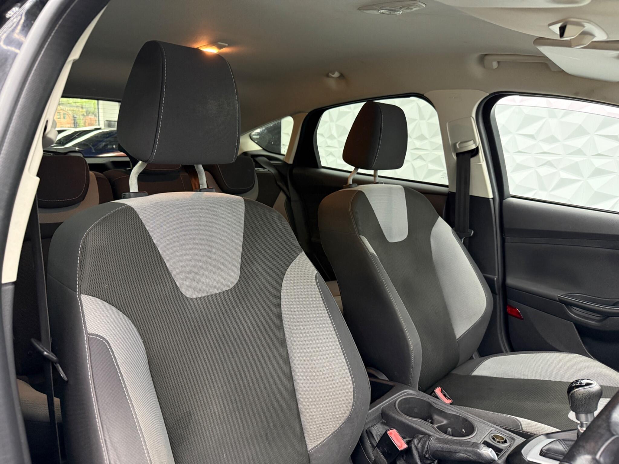 Ford Focus - Image 21