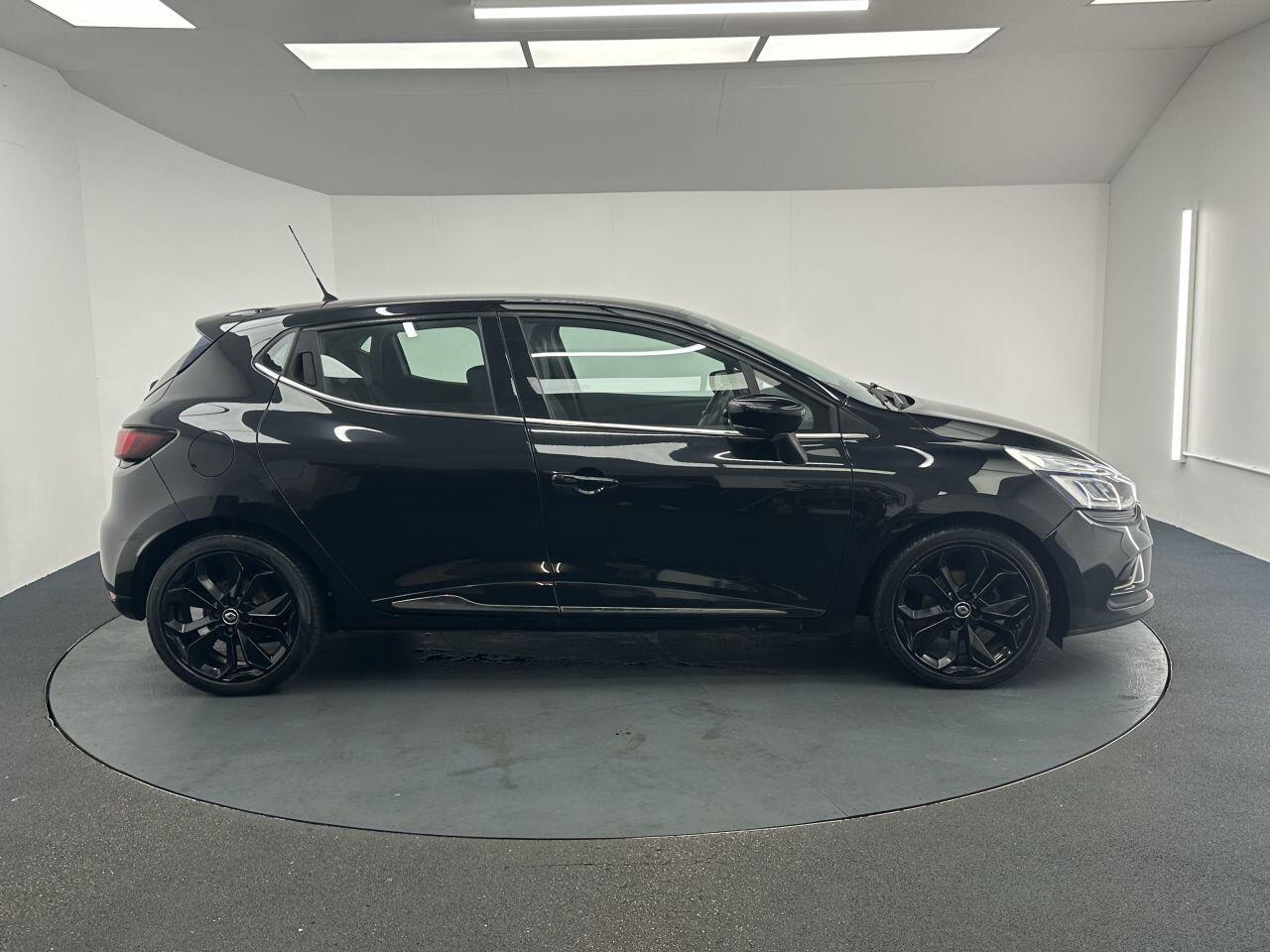 Renault Clio - Image 11