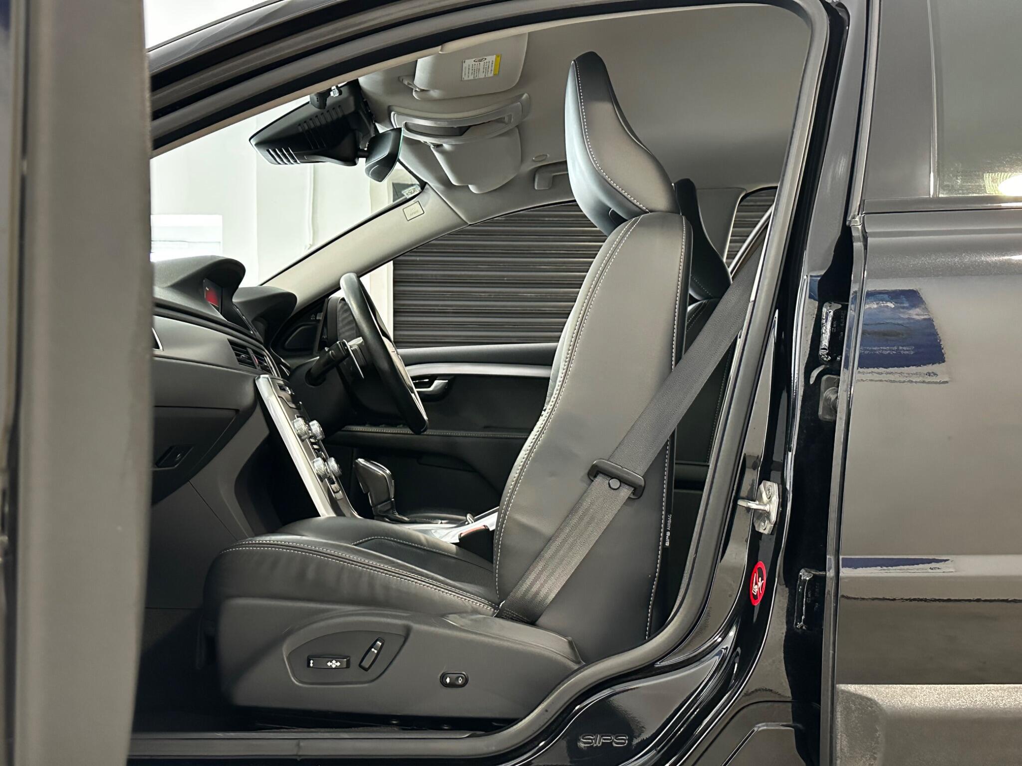 Volvo XC70 - Image 18
