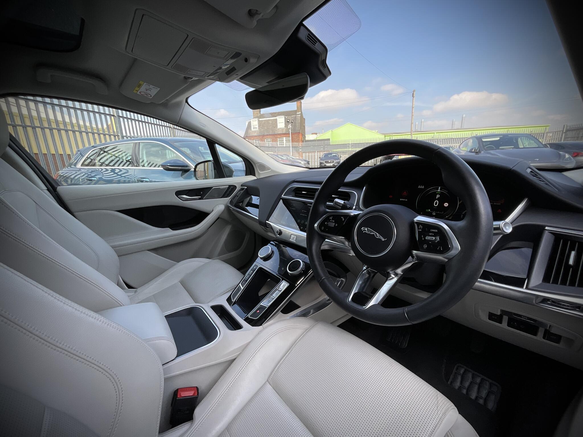 Jaguar I-Pace - Image 8
