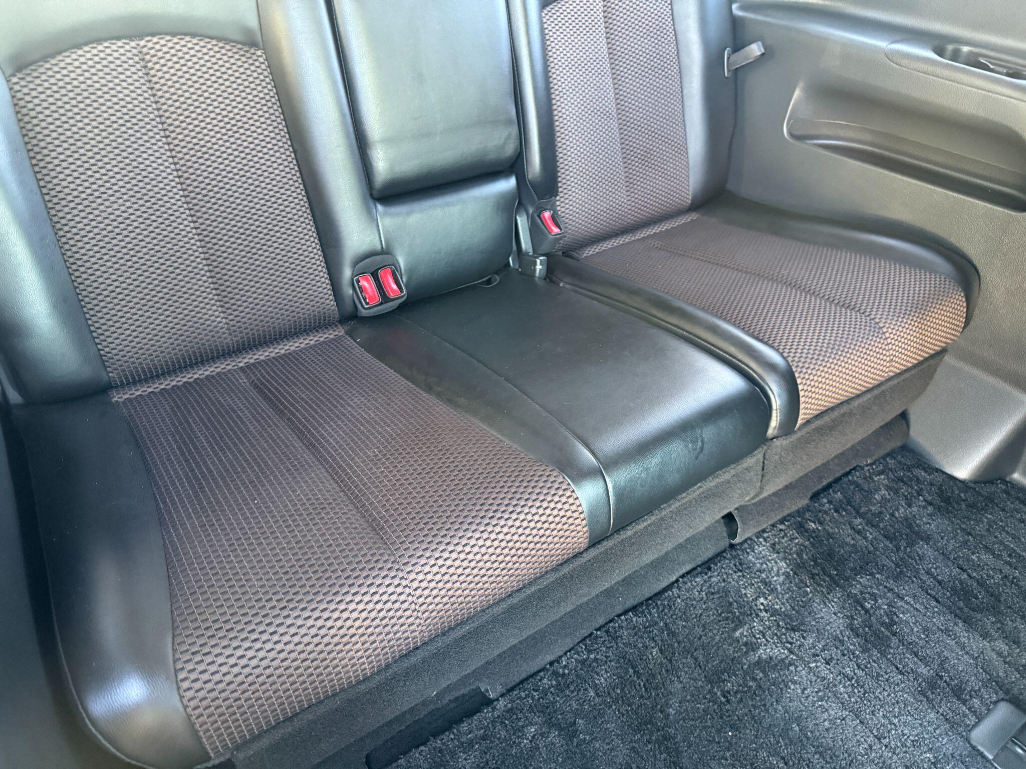 Nissan Elgrand - Image 34