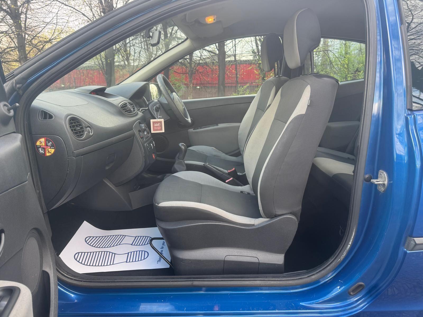 Renault Clio - Image 35