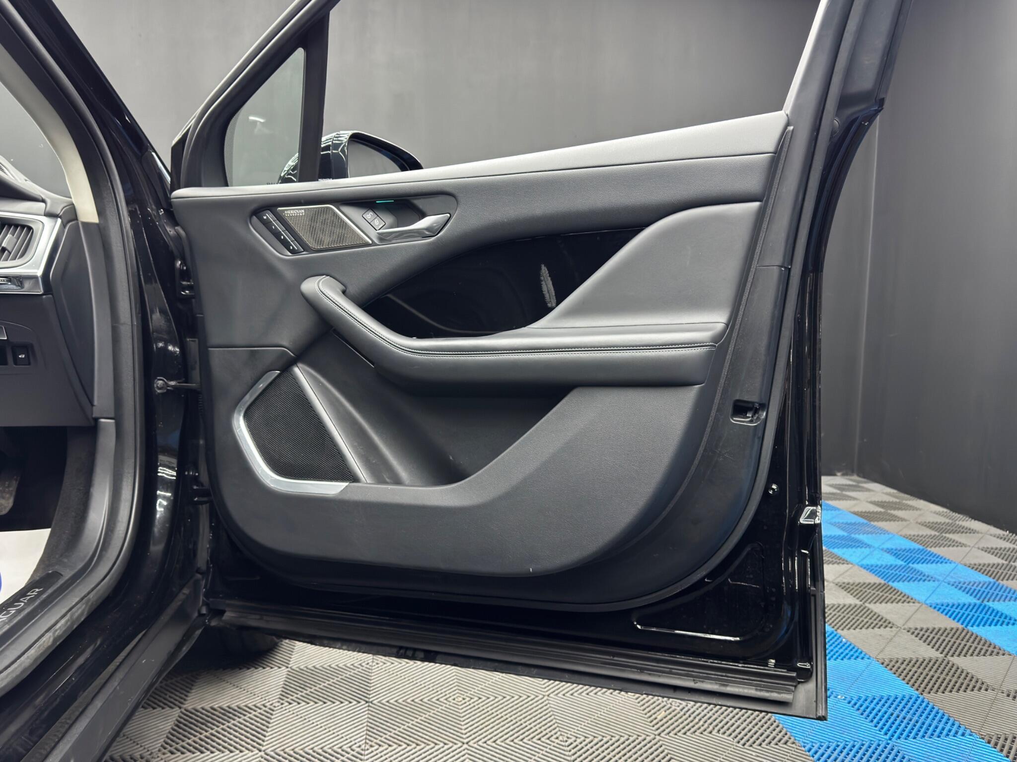 Jaguar I-Pace - Image 38