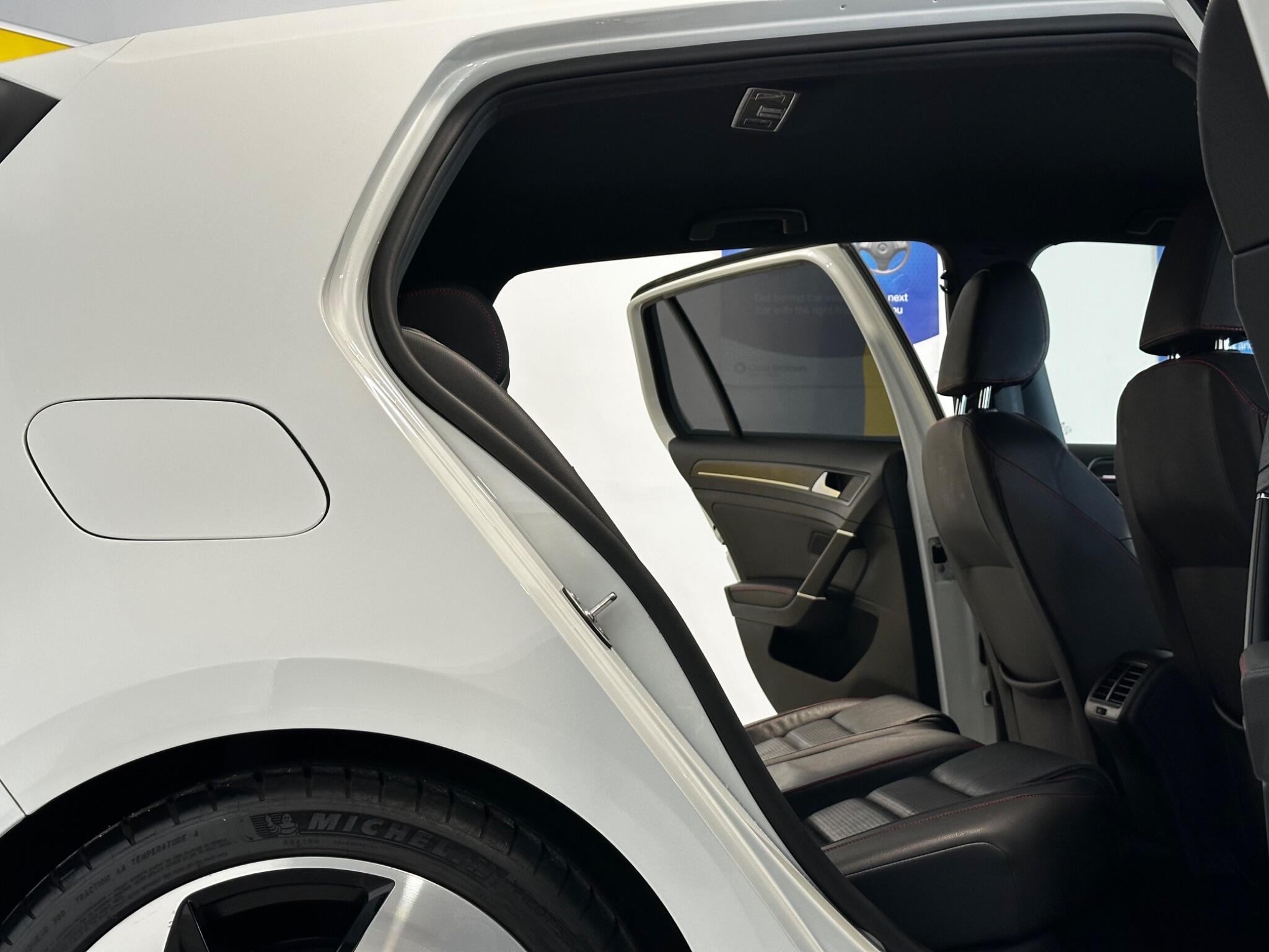 Volkswagen Golf - Image 19