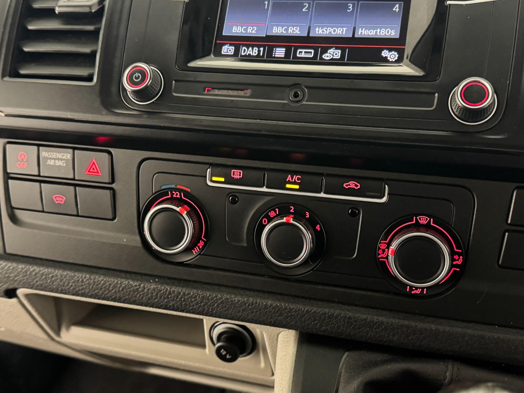 Volkswagen Transporter - Image 39