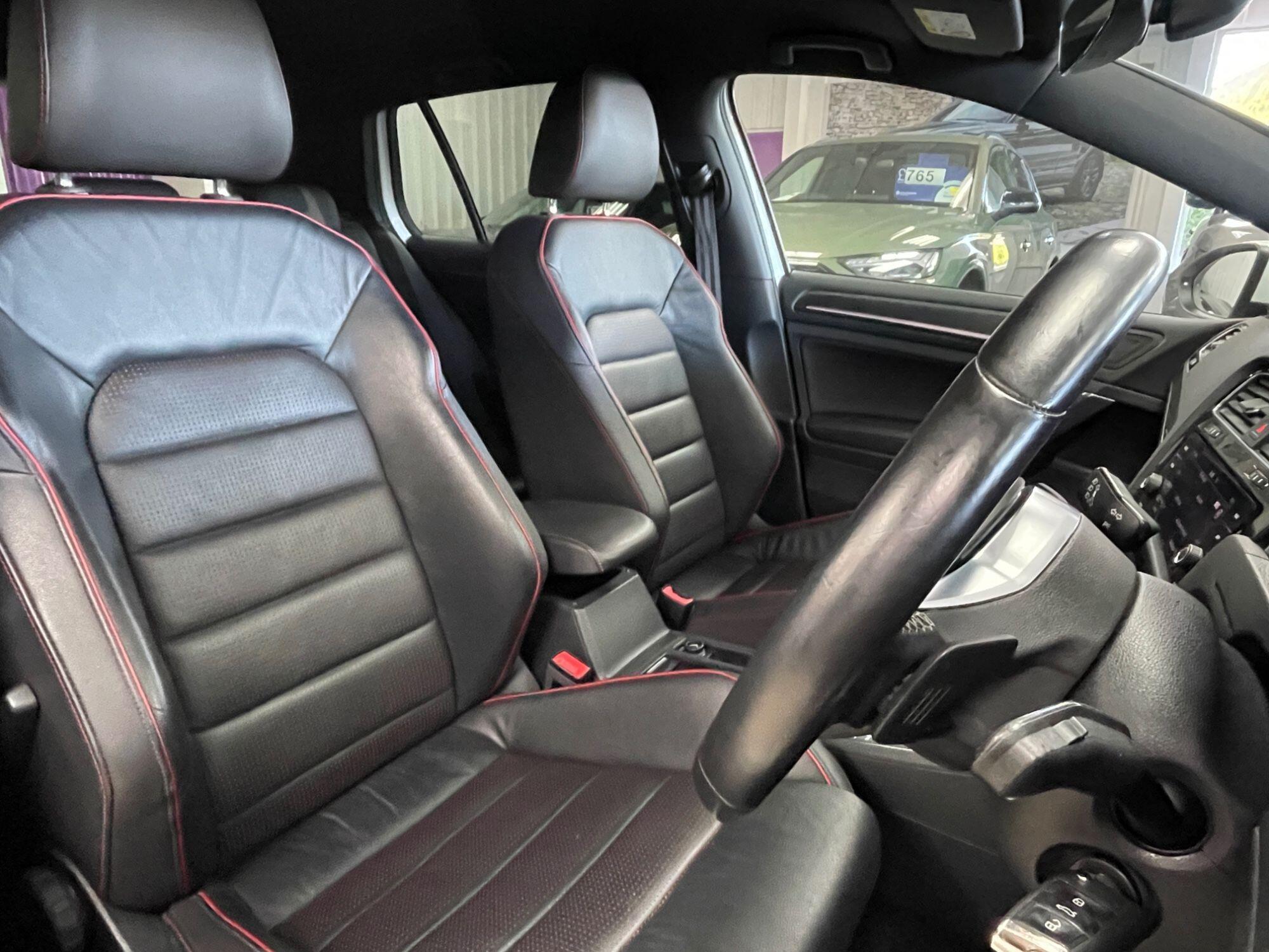 Volkswagen Golf - Image 26