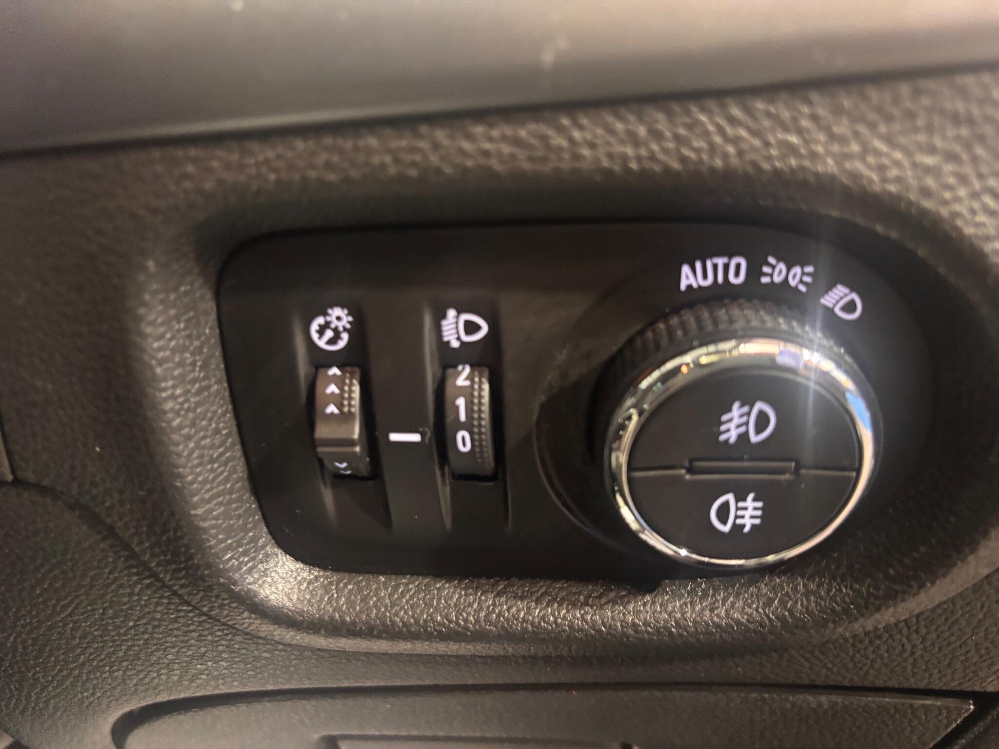 Vauxhall Astra - Image 13