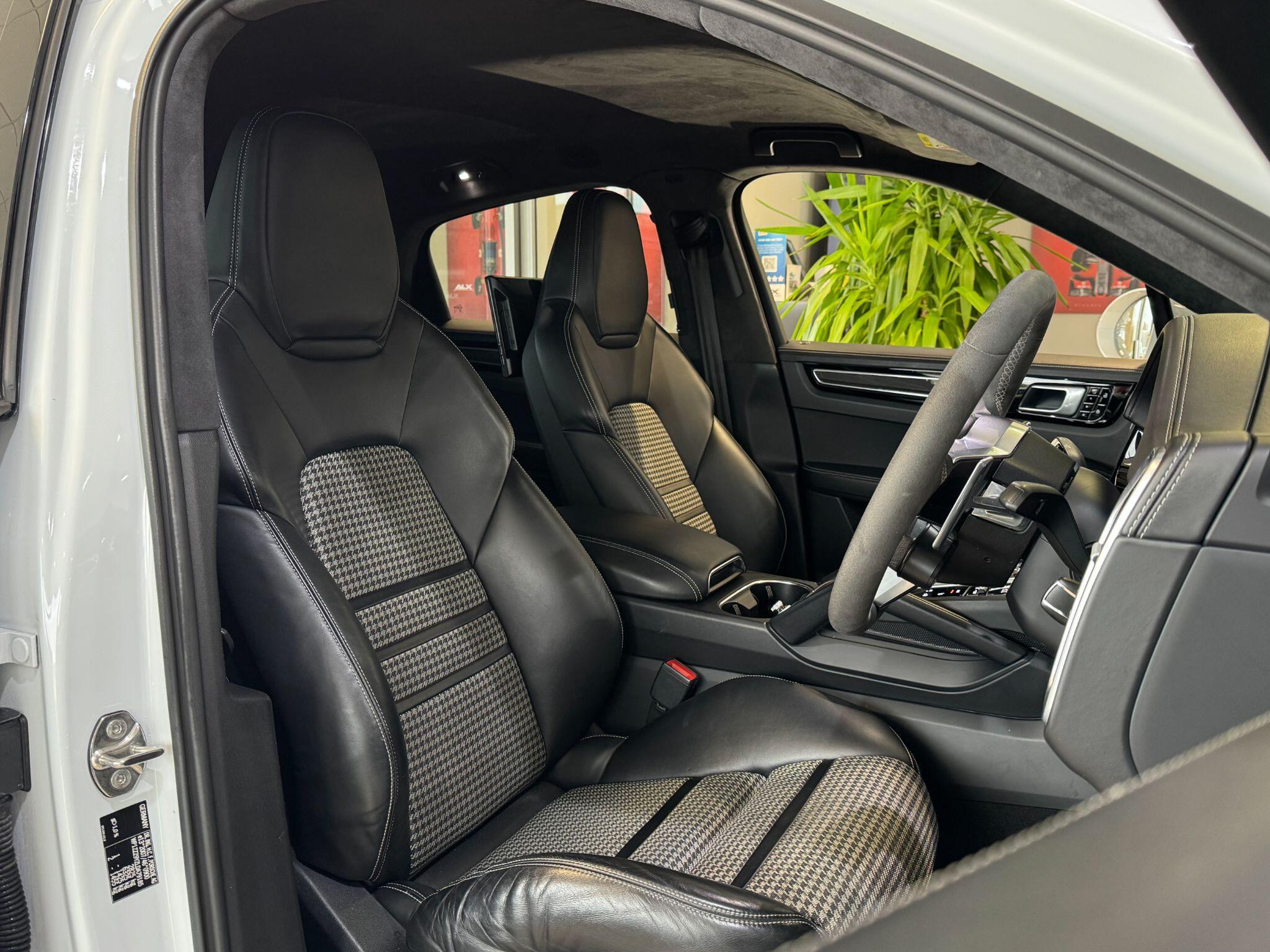 Porsche Cayenne - Image 2