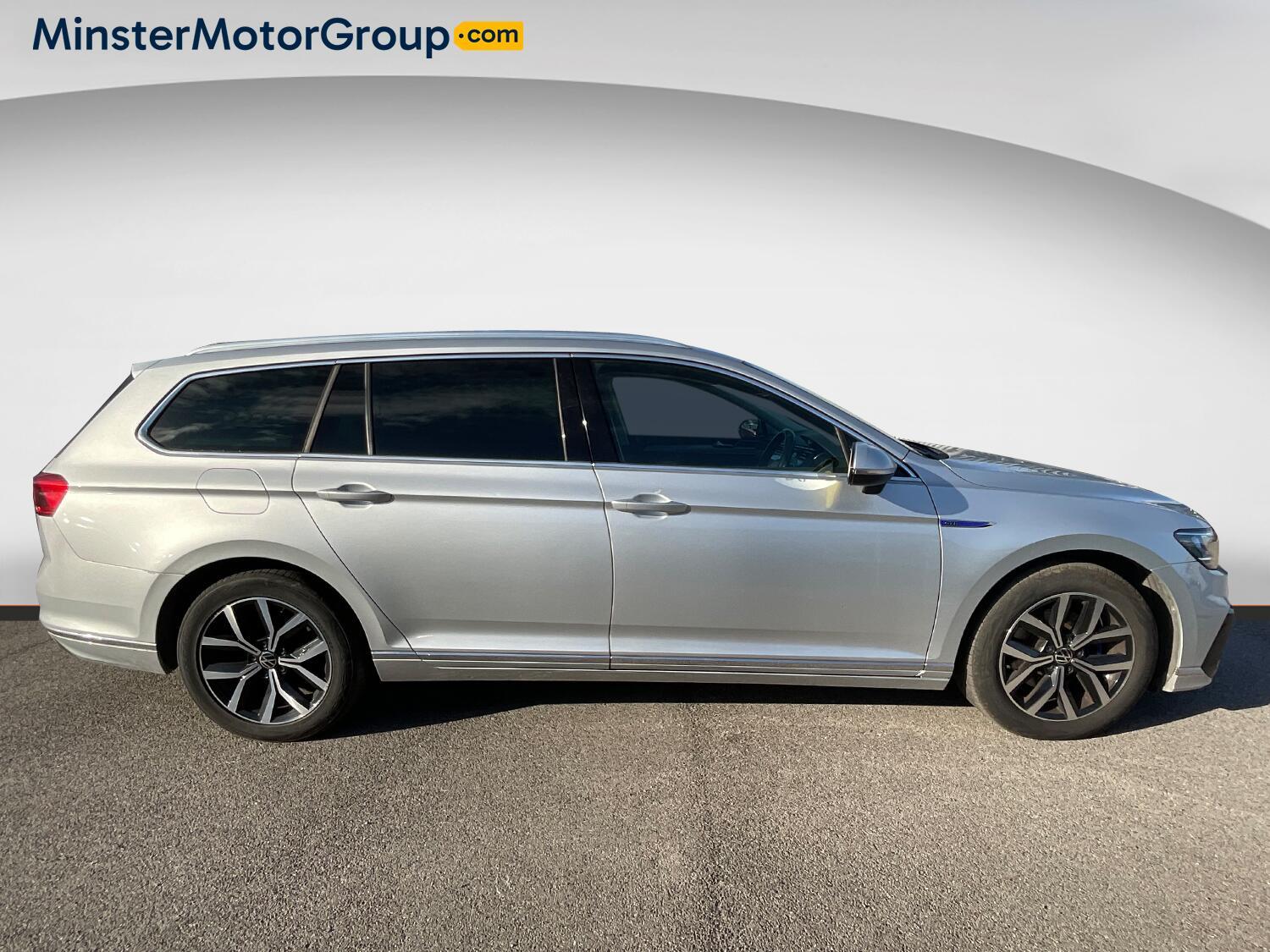 Volkswagen Passat - Image 2